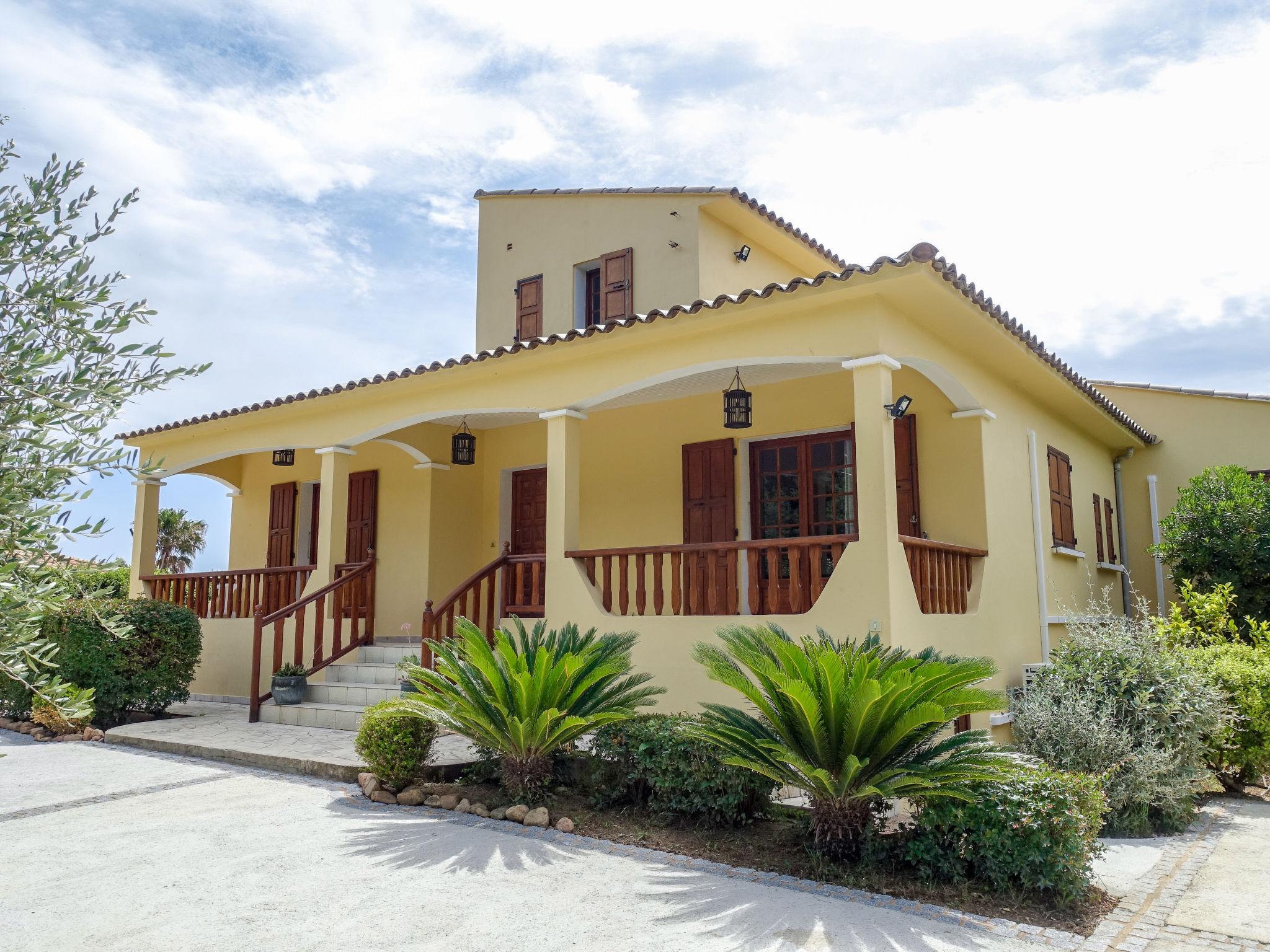 Foto 3 - Casa de 4 habitaciones en Porto-Vecchio con piscina privada y vistas al mar