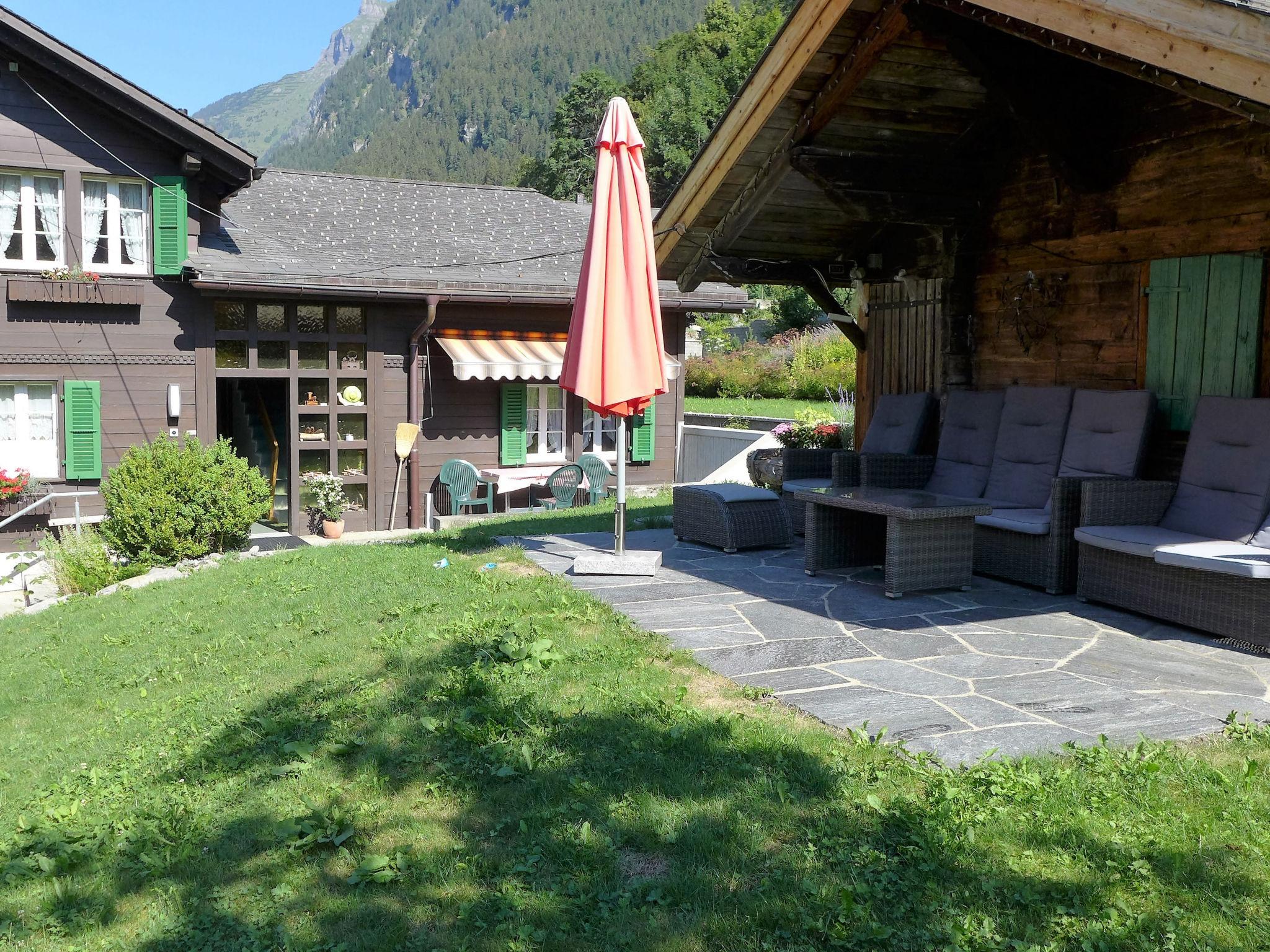 Foto 12 - Appartamento a Grindelwald con giardino