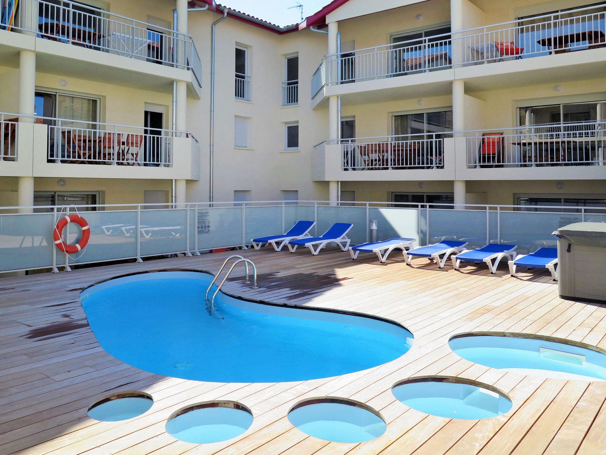 Foto 12 - Apartamento em Vieux-Boucau-les-Bains com piscina e vistas do mar