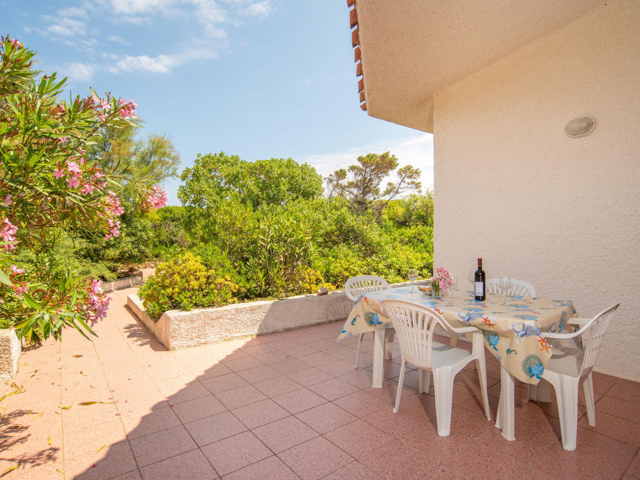 Photo 2 - Maison de 2 chambres à Aglientu avec terrasse et vues à la mer