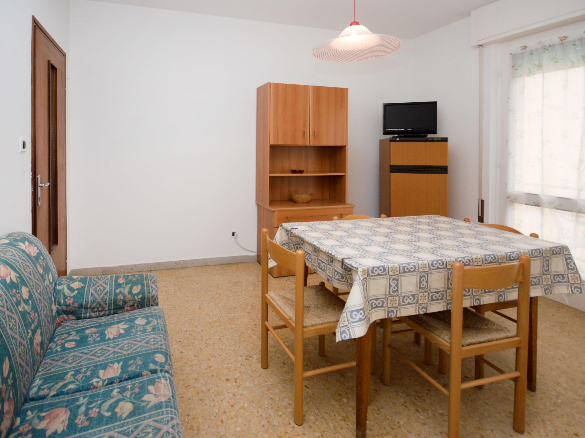 Photo 10 - 1 bedroom Apartment in Lignano Sabbiadoro with garden and sea view