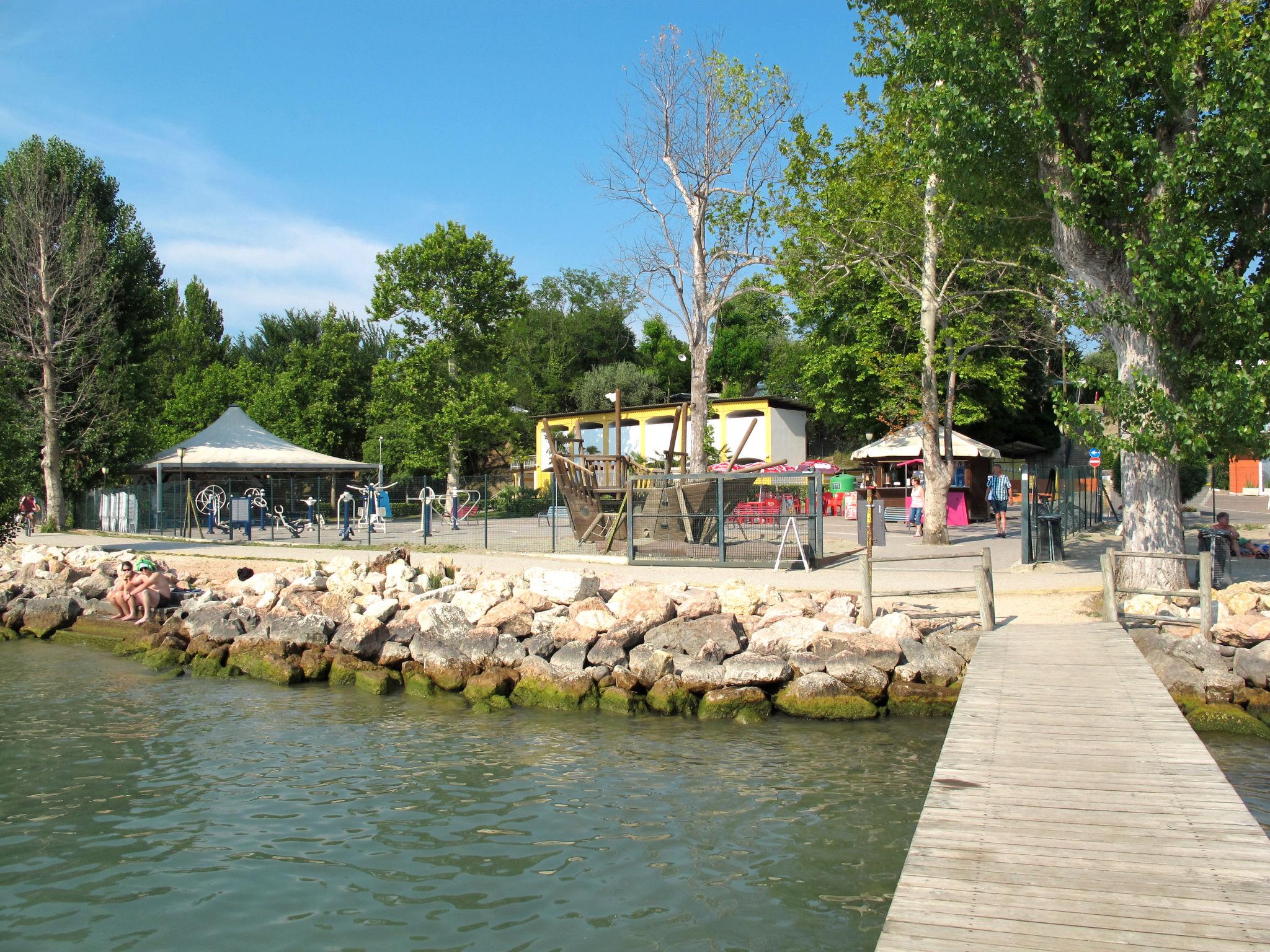 Foto 5 - Haus mit 3 Schlafzimmern in Bardolino mit schwimmbad und blick auf die berge