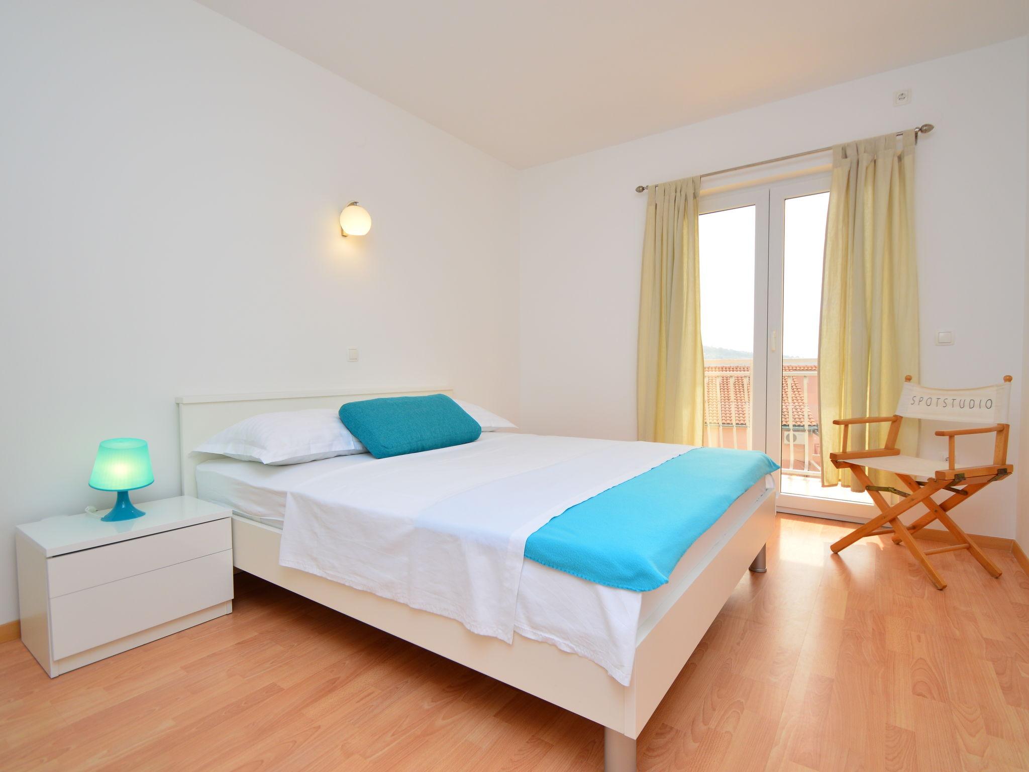 Foto 11 - Casa con 3 camere da letto a Primošten con terrazza e vista mare