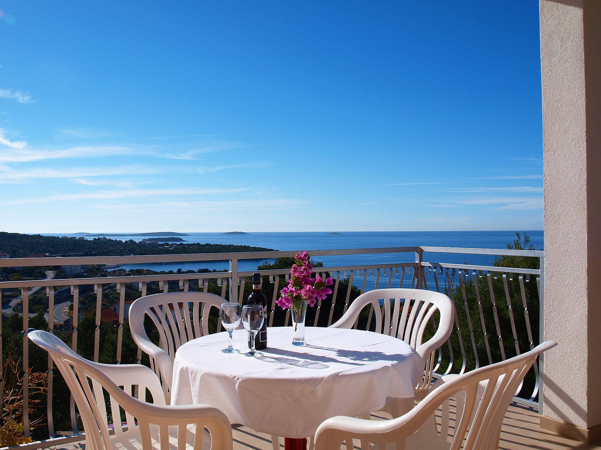 Foto 1 - Haus mit 3 Schlafzimmern in Primošten mit terrasse und blick aufs meer