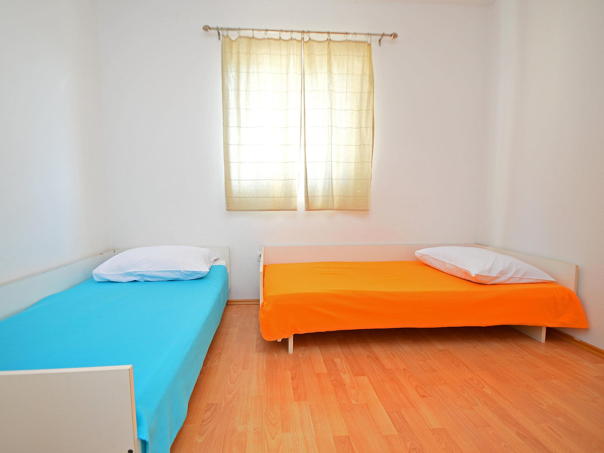 Foto 14 - Casa con 3 camere da letto a Primošten con terrazza e vista mare