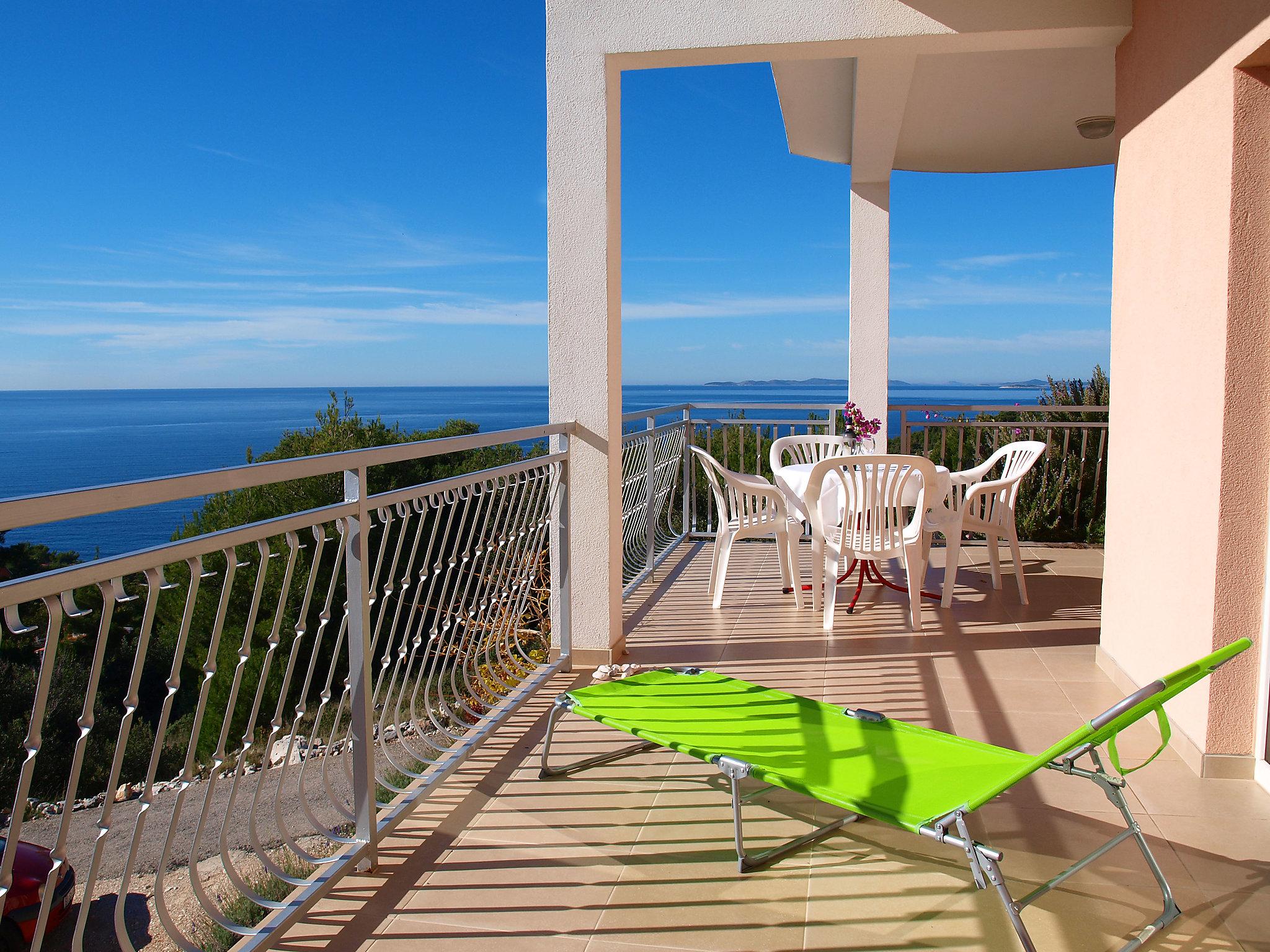 Foto 2 - Casa de 3 quartos em Primošten com terraço e vistas do mar