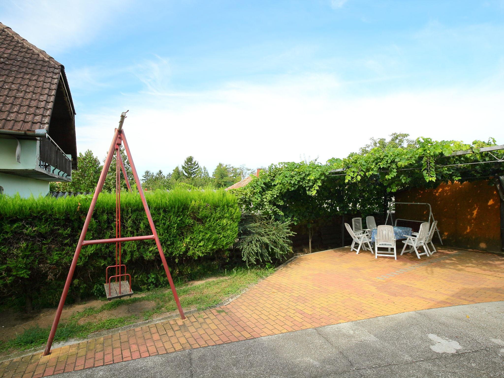 Photo 13 - 3 bedroom Apartment in Balatonszemes with garden