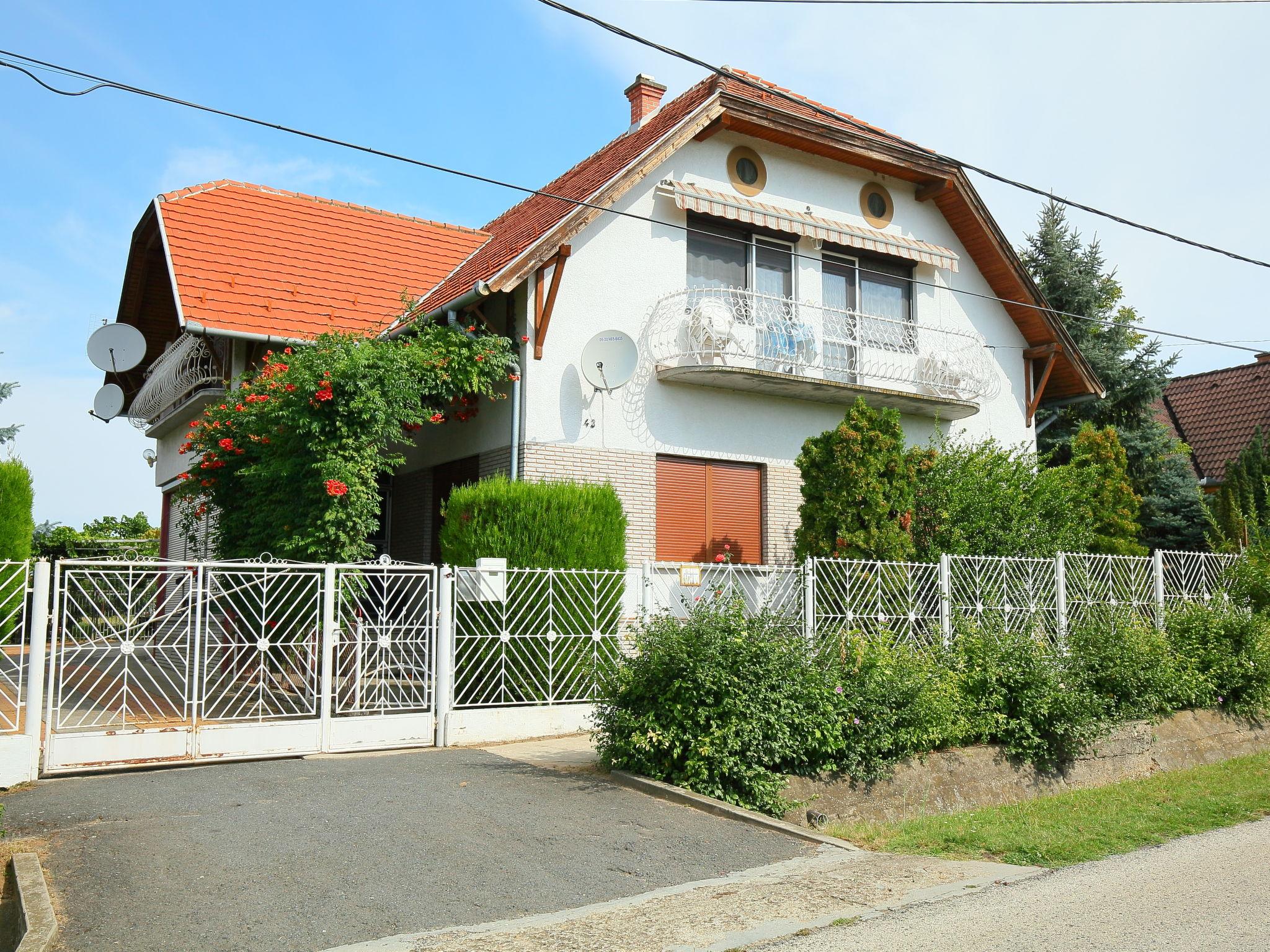 Photo 1 - Appartement de 3 chambres à Balatonszemes avec jardin