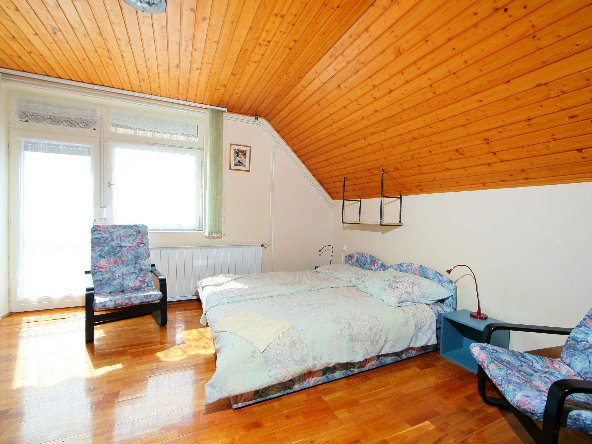 Foto 10 - Apartamento de 3 quartos em Balatonszemes com jardim