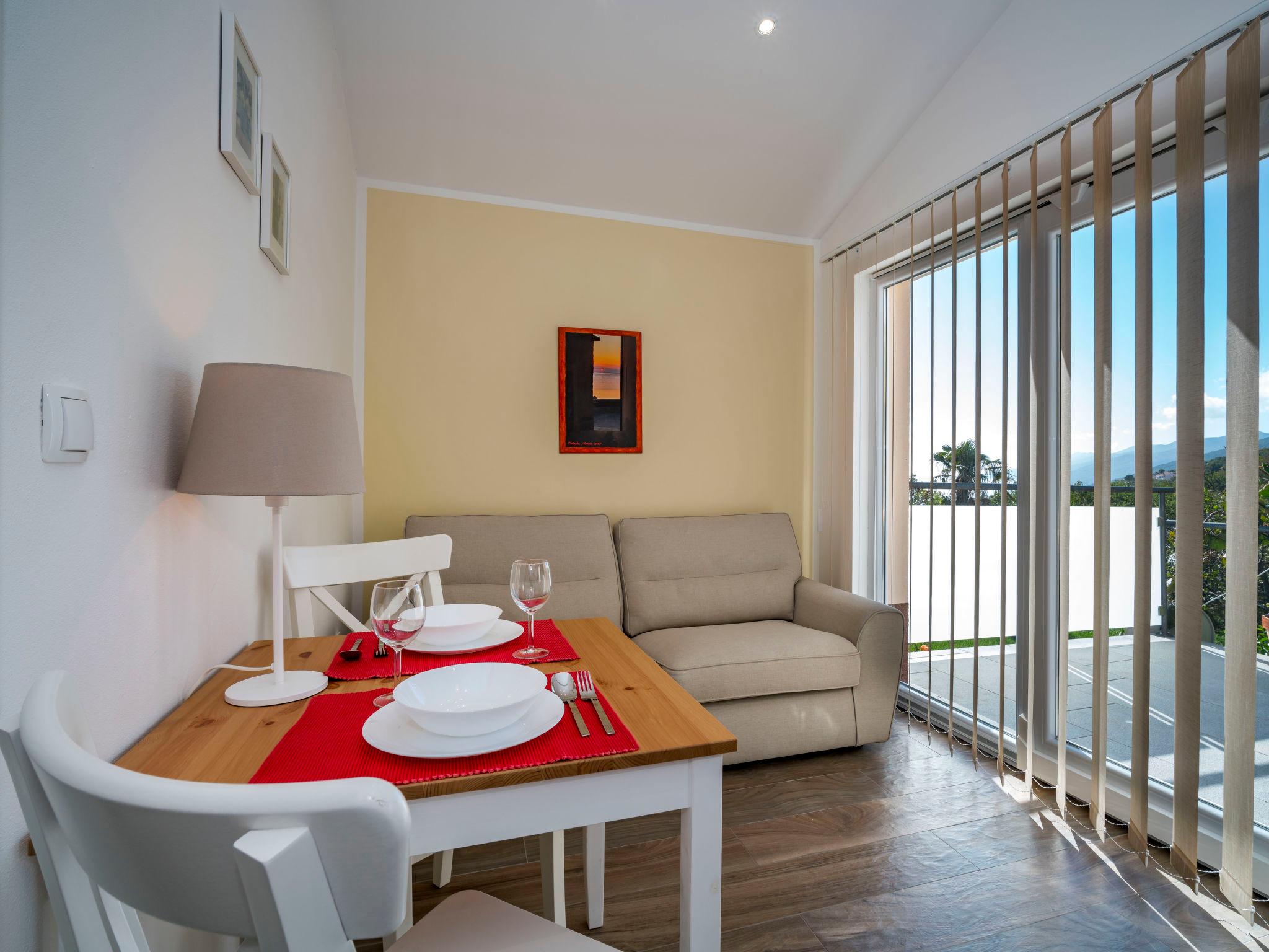Foto 3 - Casa de 1 habitación en Opatija con jardín y vistas al mar