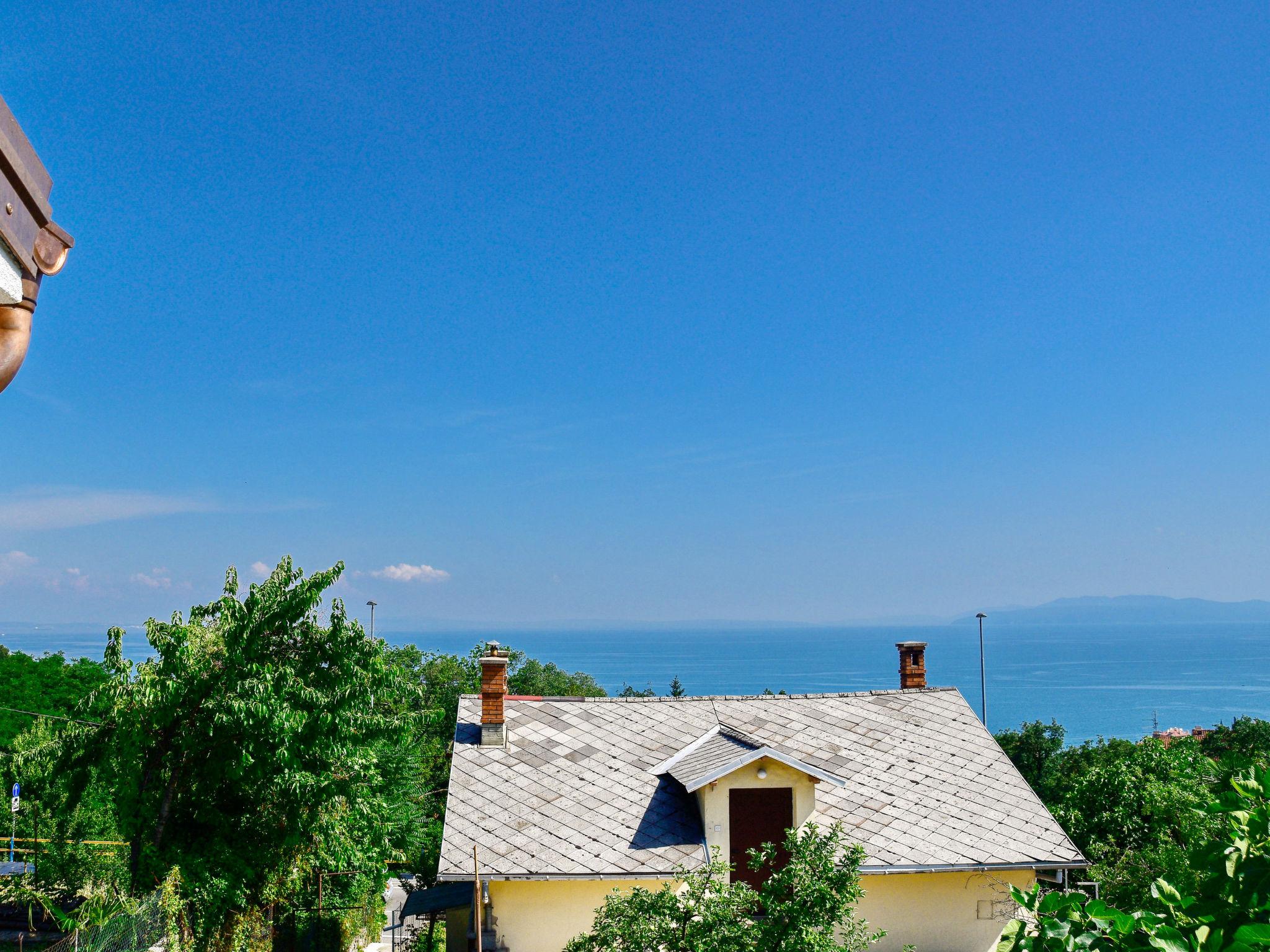 Photo 14 - Maison de 1 chambre à Opatija avec jardin et vues à la mer