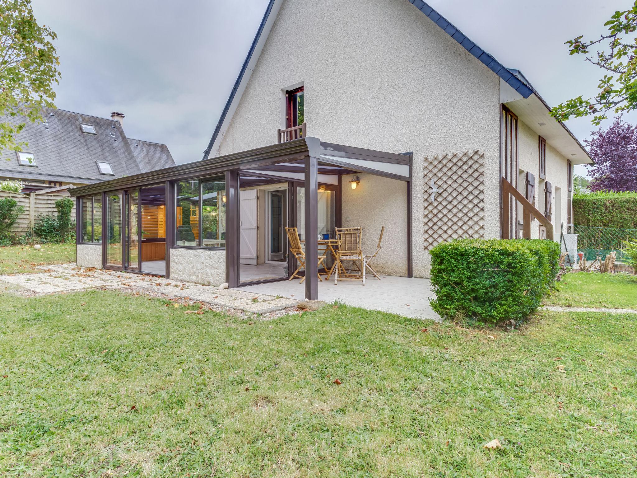 Photo 1 - Maison de 2 chambres à Villers-sur-Mer avec jardin et vues à la mer