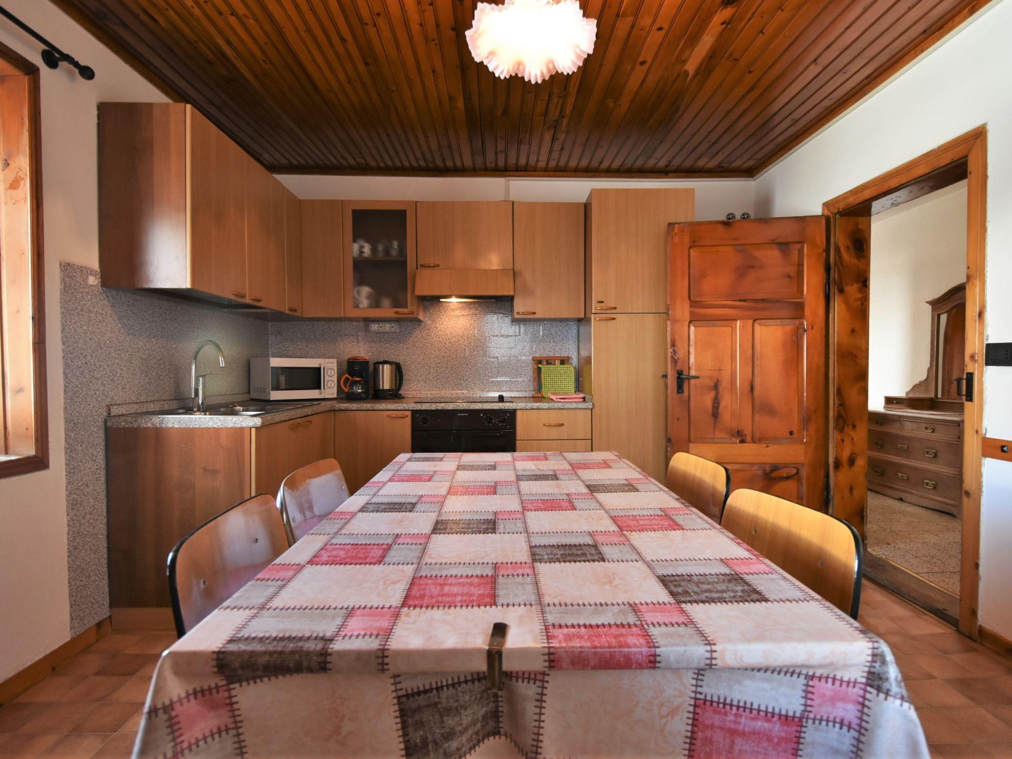 Foto 3 - Apartment mit 2 Schlafzimmern in Livigno mit blick auf die berge