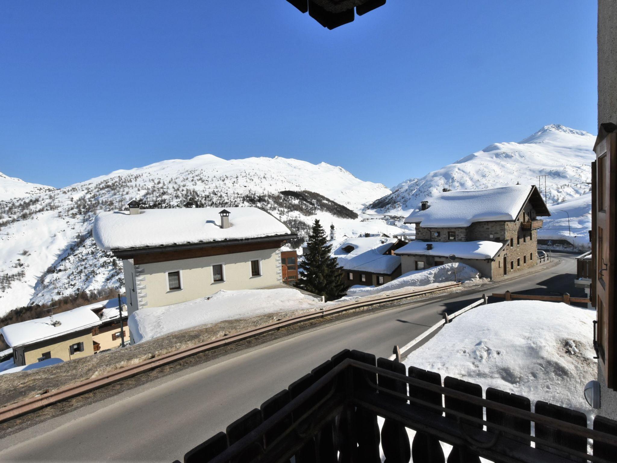 Foto 25 - Appartamento con 2 camere da letto a Livigno con vista sulle montagne