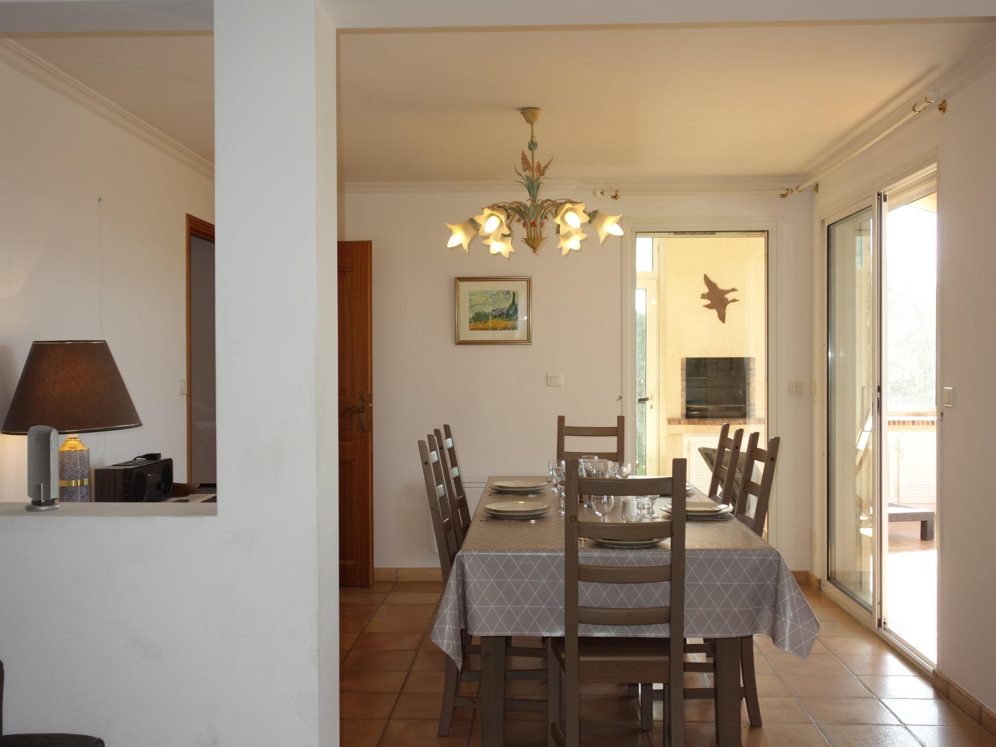 Photo 8 - Maison de 4 chambres à Saint-Cyr-sur-Mer avec piscine privée et vues à la mer