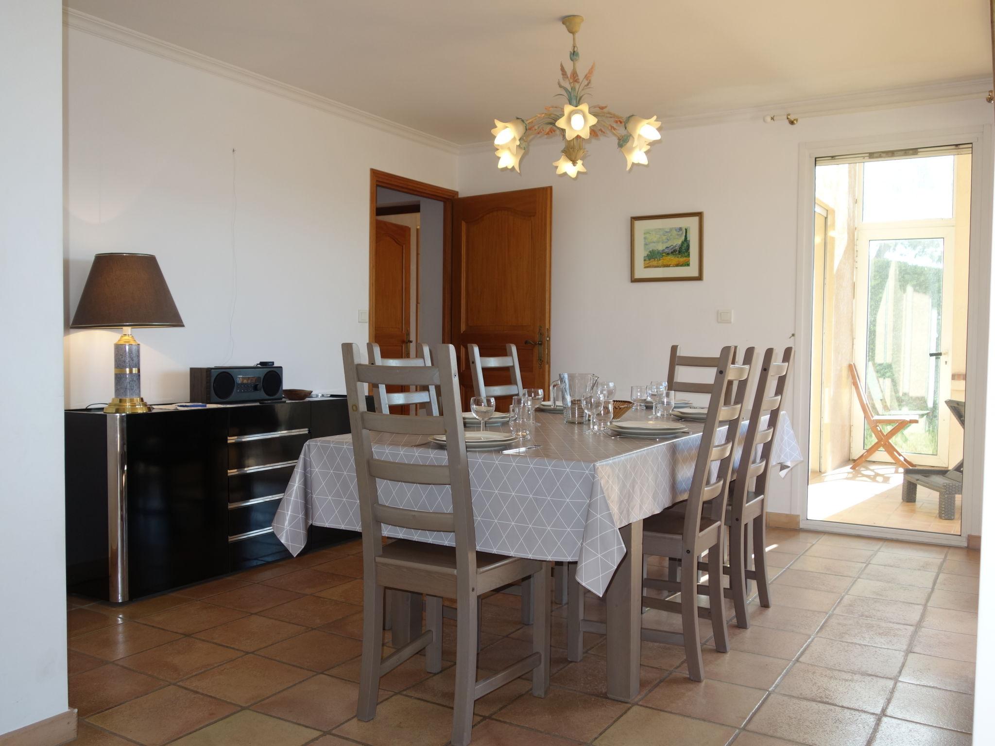 Photo 9 - Maison de 4 chambres à Saint-Cyr-sur-Mer avec piscine privée et vues à la mer