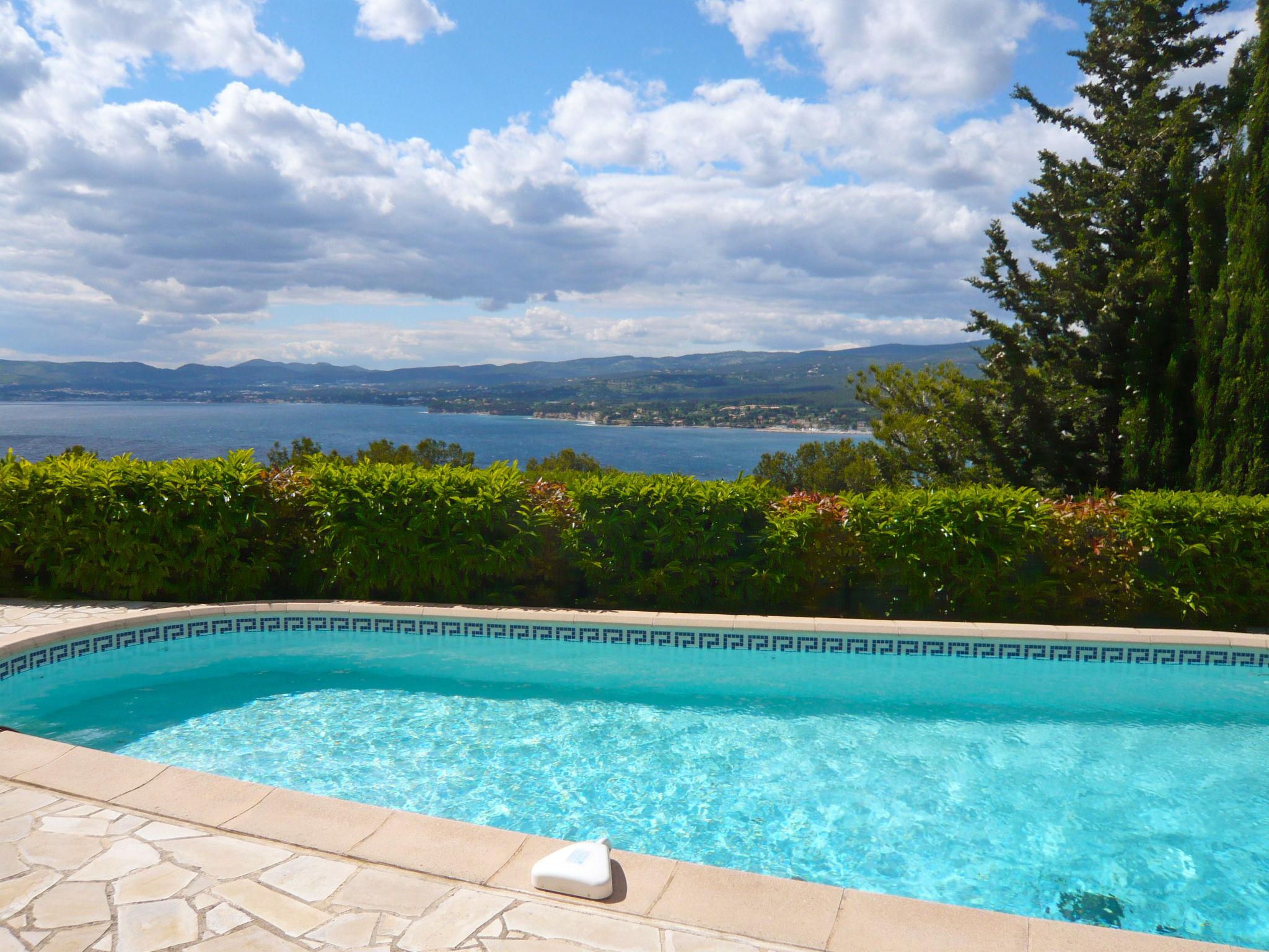 Foto 2 - Casa de 4 habitaciones en Saint-Cyr-sur-Mer con piscina privada y vistas al mar