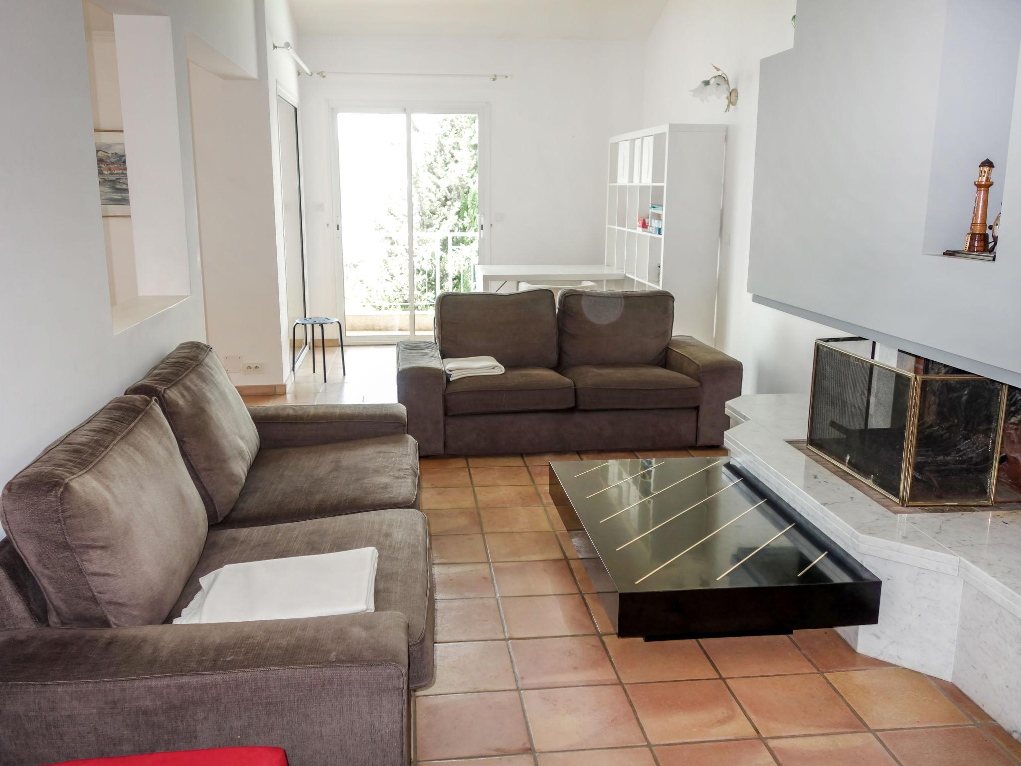 Photo 6 - 4 bedroom House in Saint-Cyr-sur-Mer with private pool and sea view