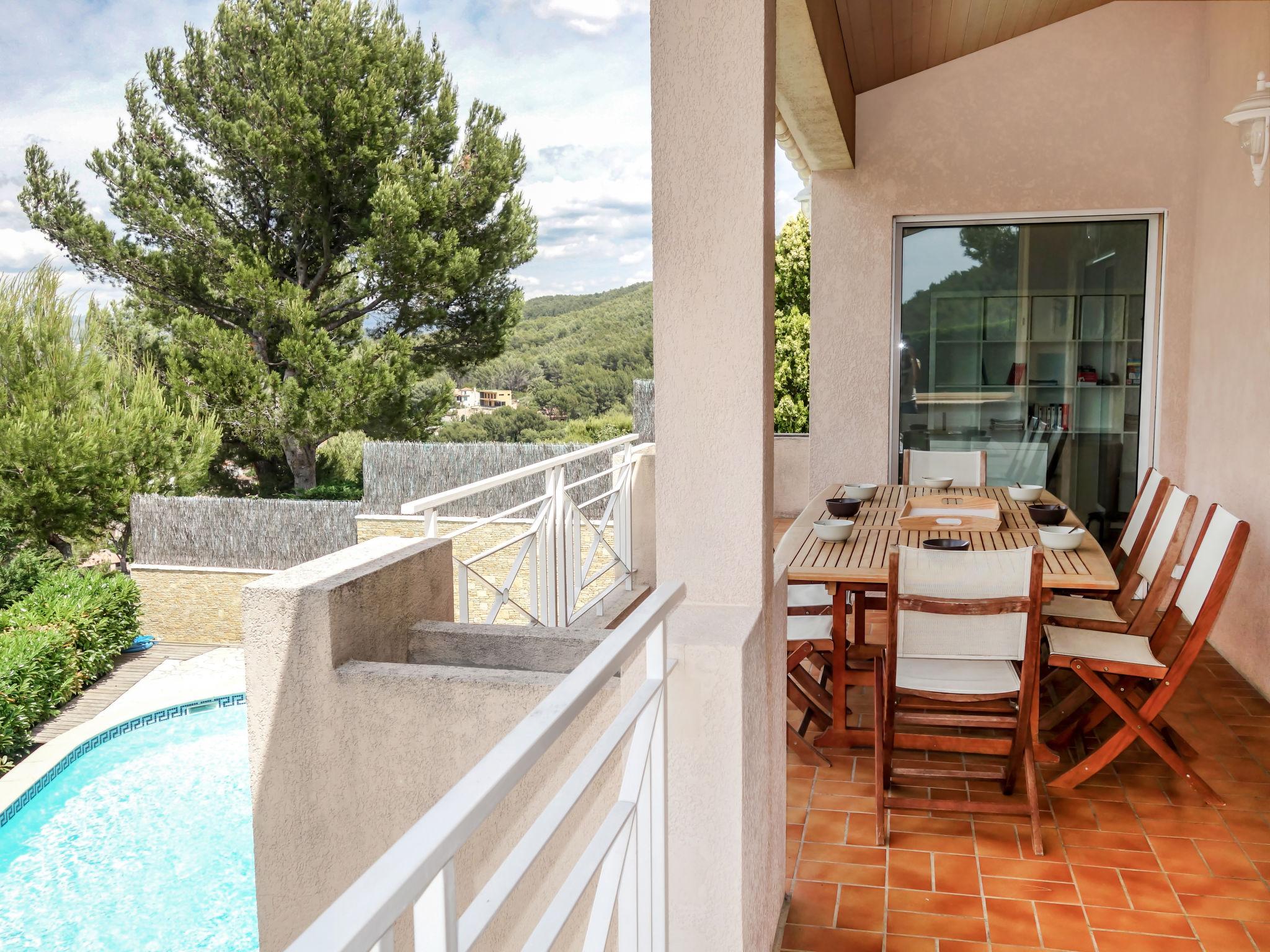 Photo 21 - Maison de 4 chambres à Saint-Cyr-sur-Mer avec piscine privée et vues à la mer