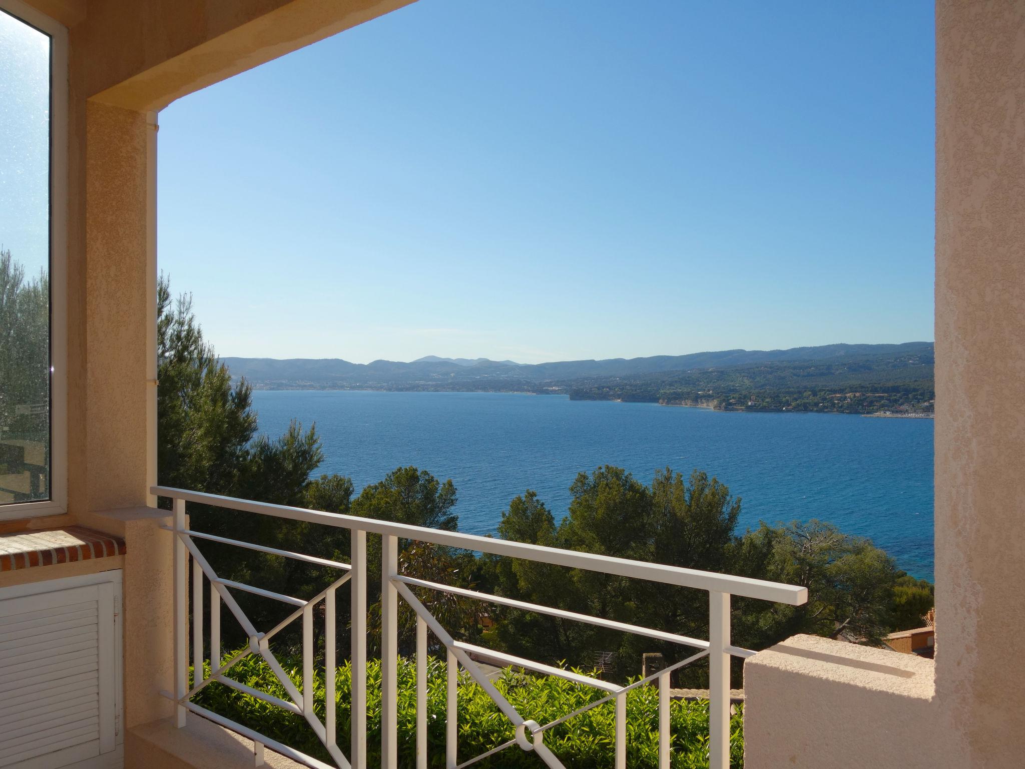 Photo 24 - Maison de 4 chambres à Saint-Cyr-sur-Mer avec piscine privée et vues à la mer