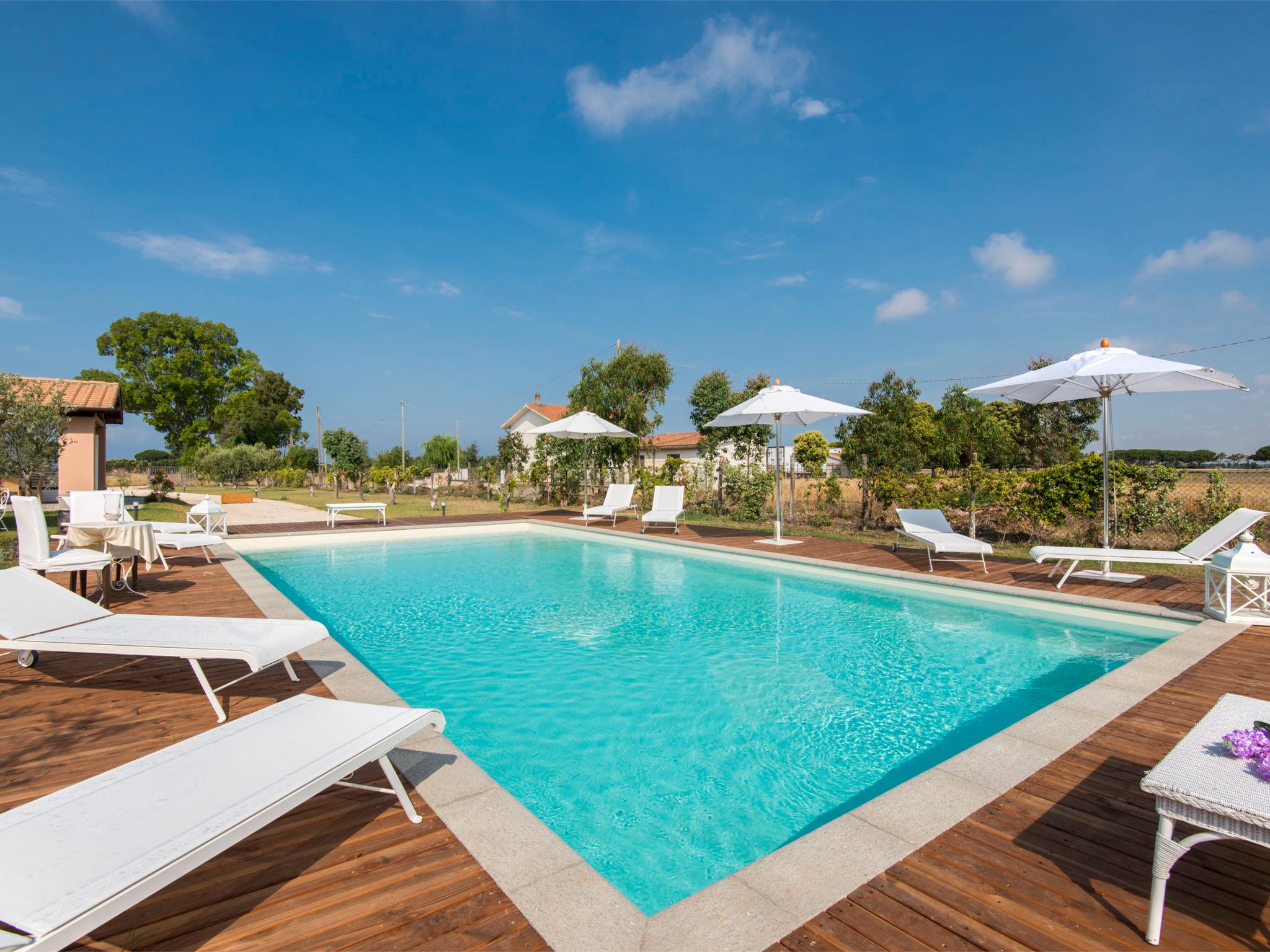 Foto 3 - Casa de 10 quartos em Tarquinia com piscina privada e jardim