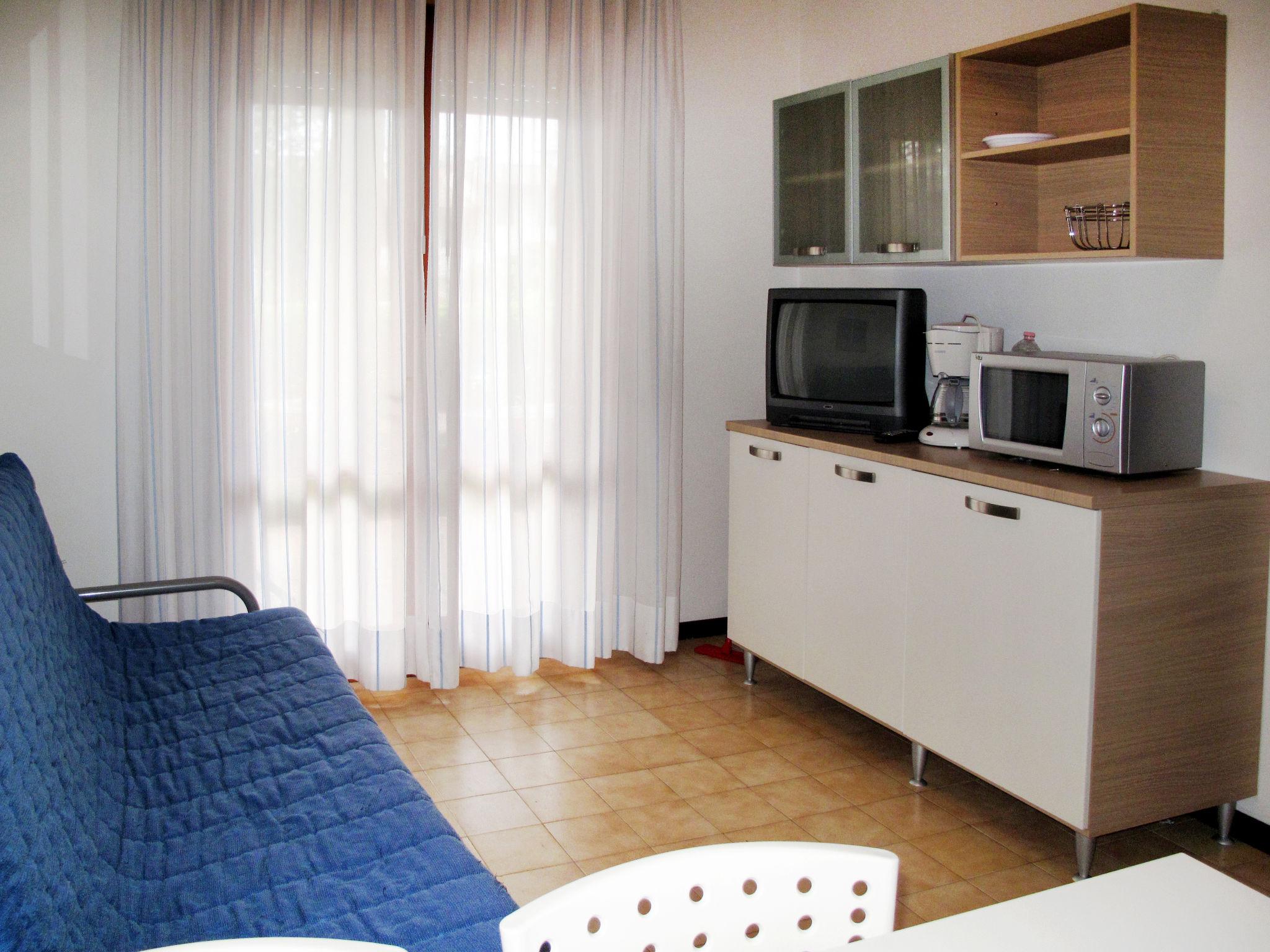 Foto 3 - Apartamento de 2 quartos em San Michele al Tagliamento com piscina e vistas do mar