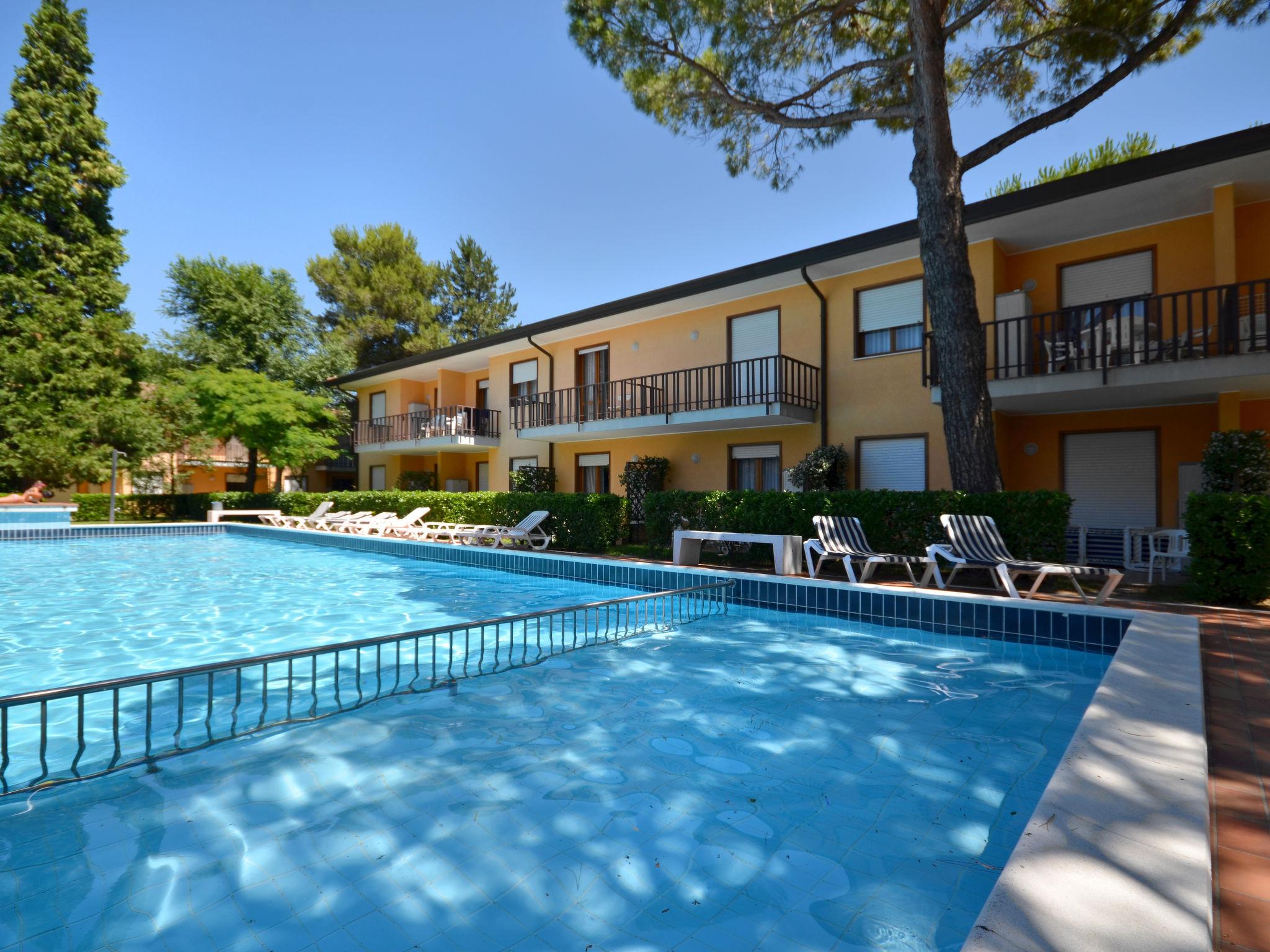 Foto 9 - Apartamento de 2 habitaciones en San Michele al Tagliamento con piscina y vistas al mar