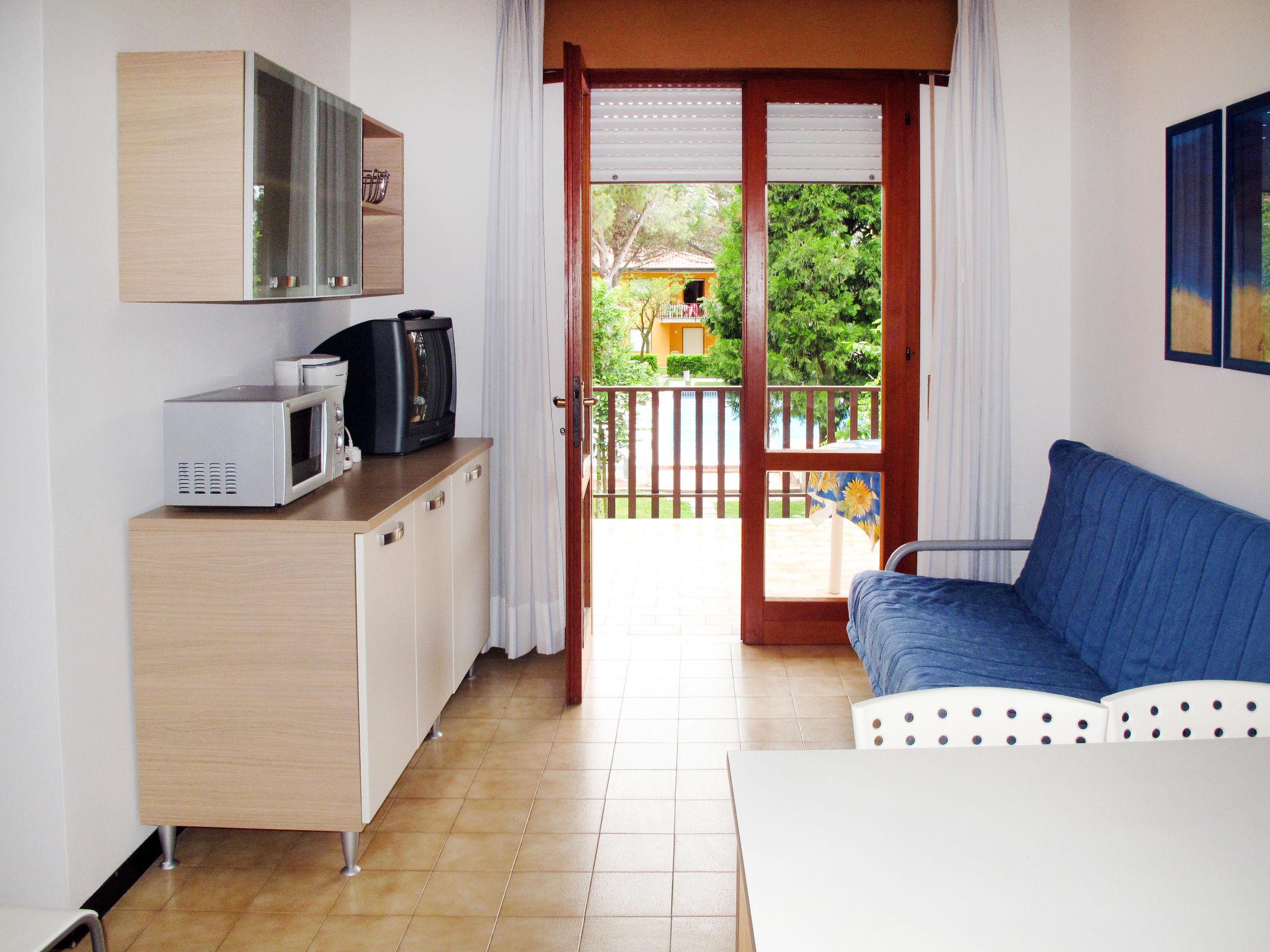 Foto 2 - Apartamento de 2 quartos em San Michele al Tagliamento com piscina e vistas do mar