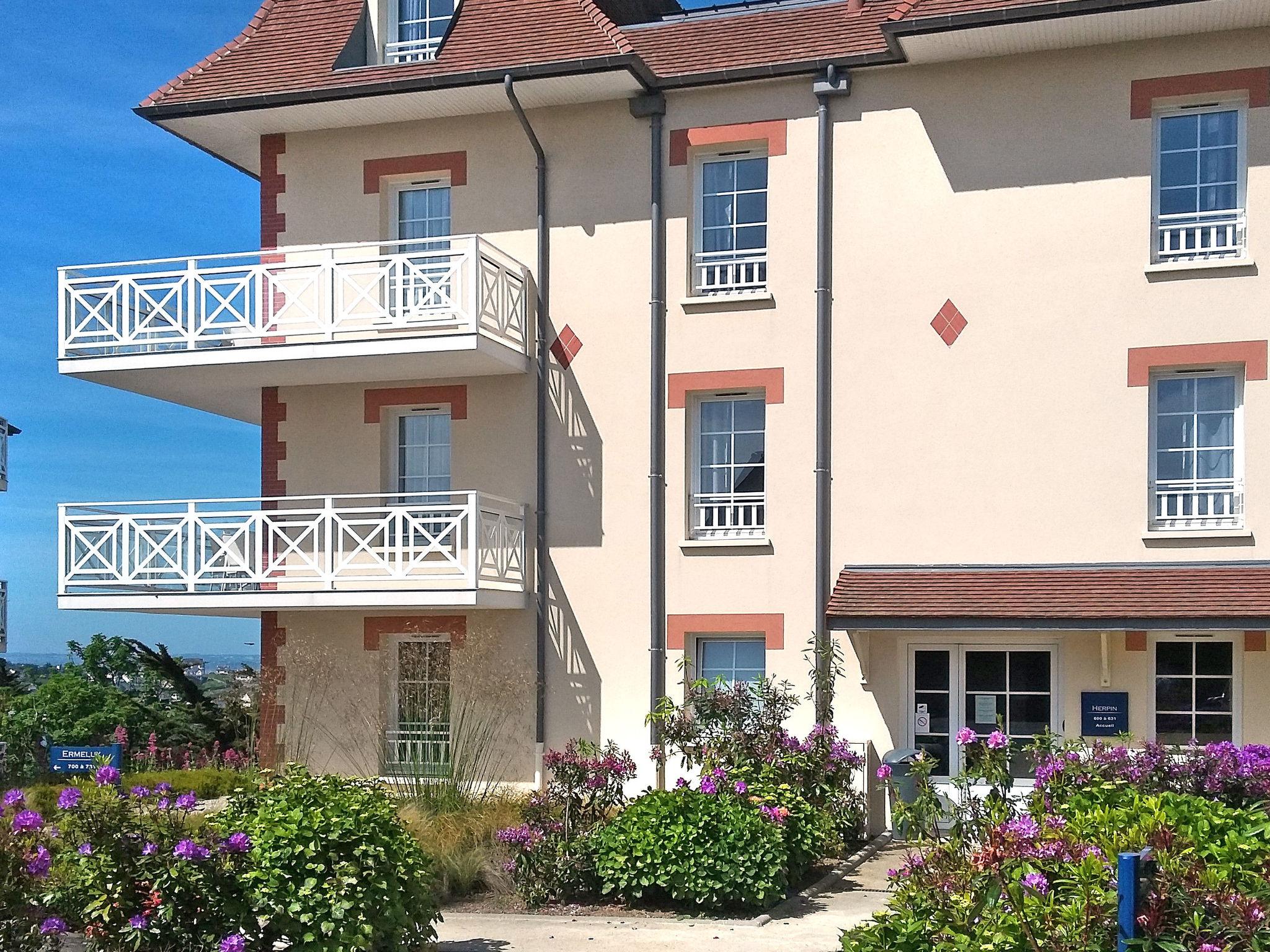 Foto 1 - Apartment mit 2 Schlafzimmern in Pléneuf-Val-André mit schwimmbad und blick aufs meer