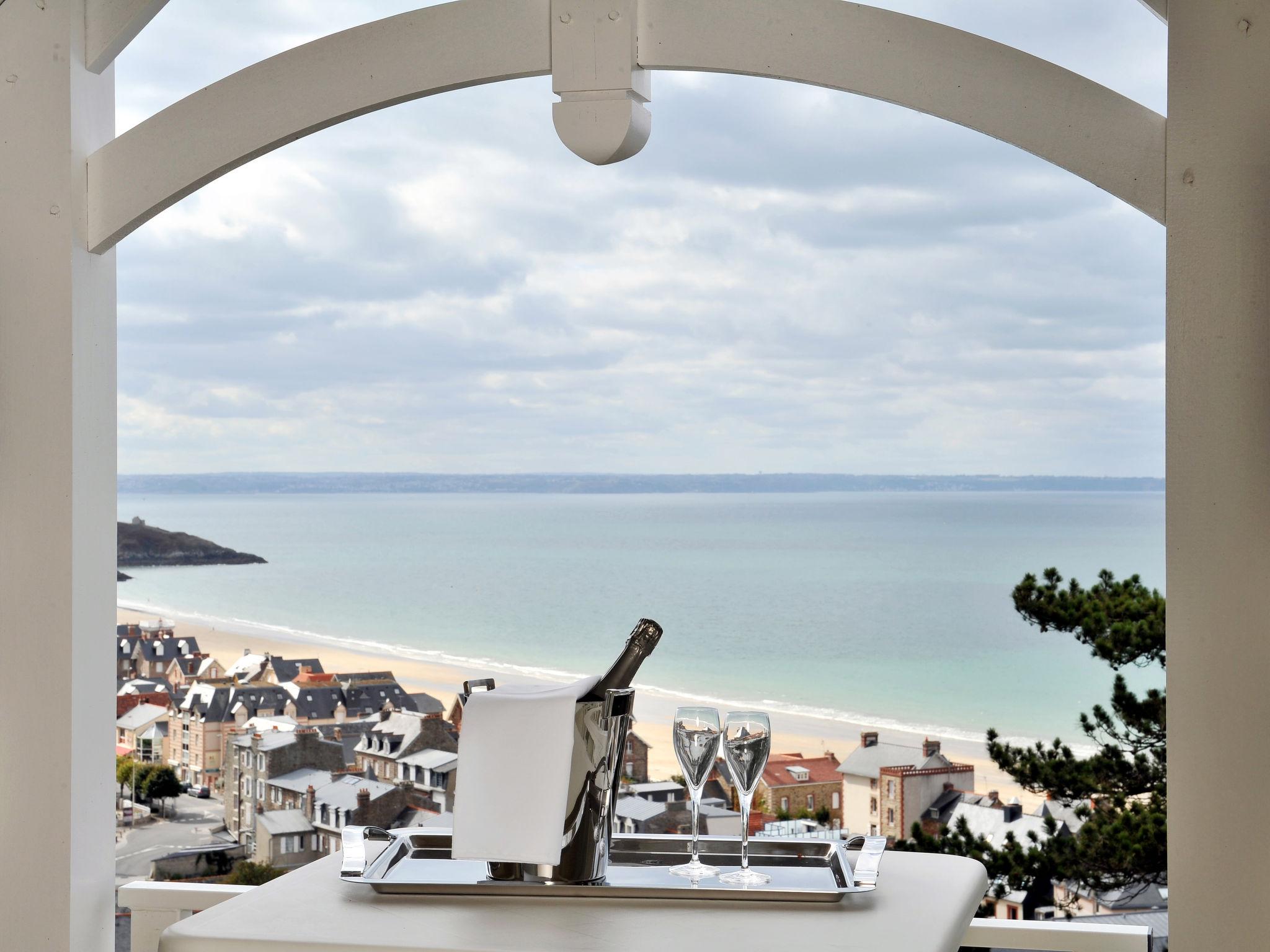 Photo 5 - Appartement de 2 chambres à Pléneuf-Val-André avec piscine et vues à la mer