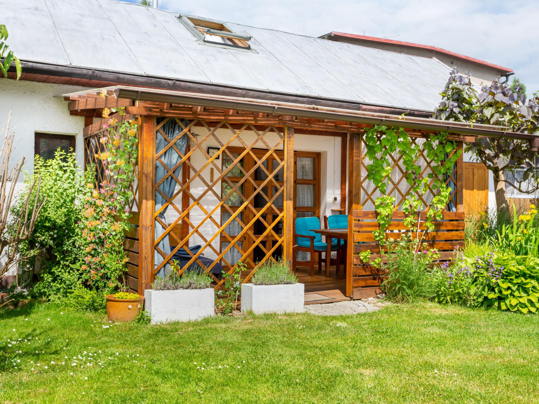 Foto 2 - Haus mit 2 Schlafzimmern in Lešná mit schwimmbad und garten