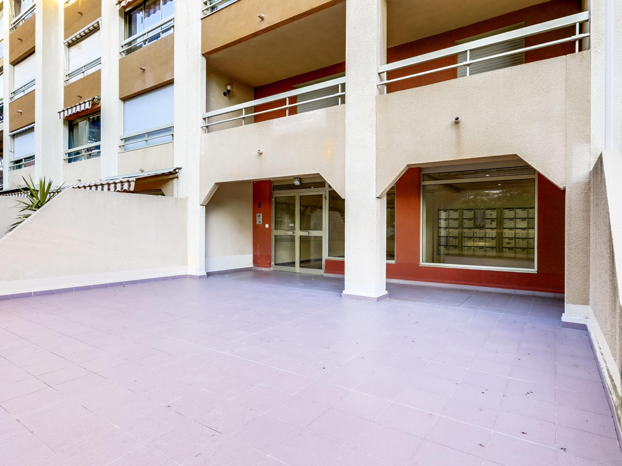 Photo 6 - Appartement de 2 chambres à Hyères avec terrasse et vues à la mer