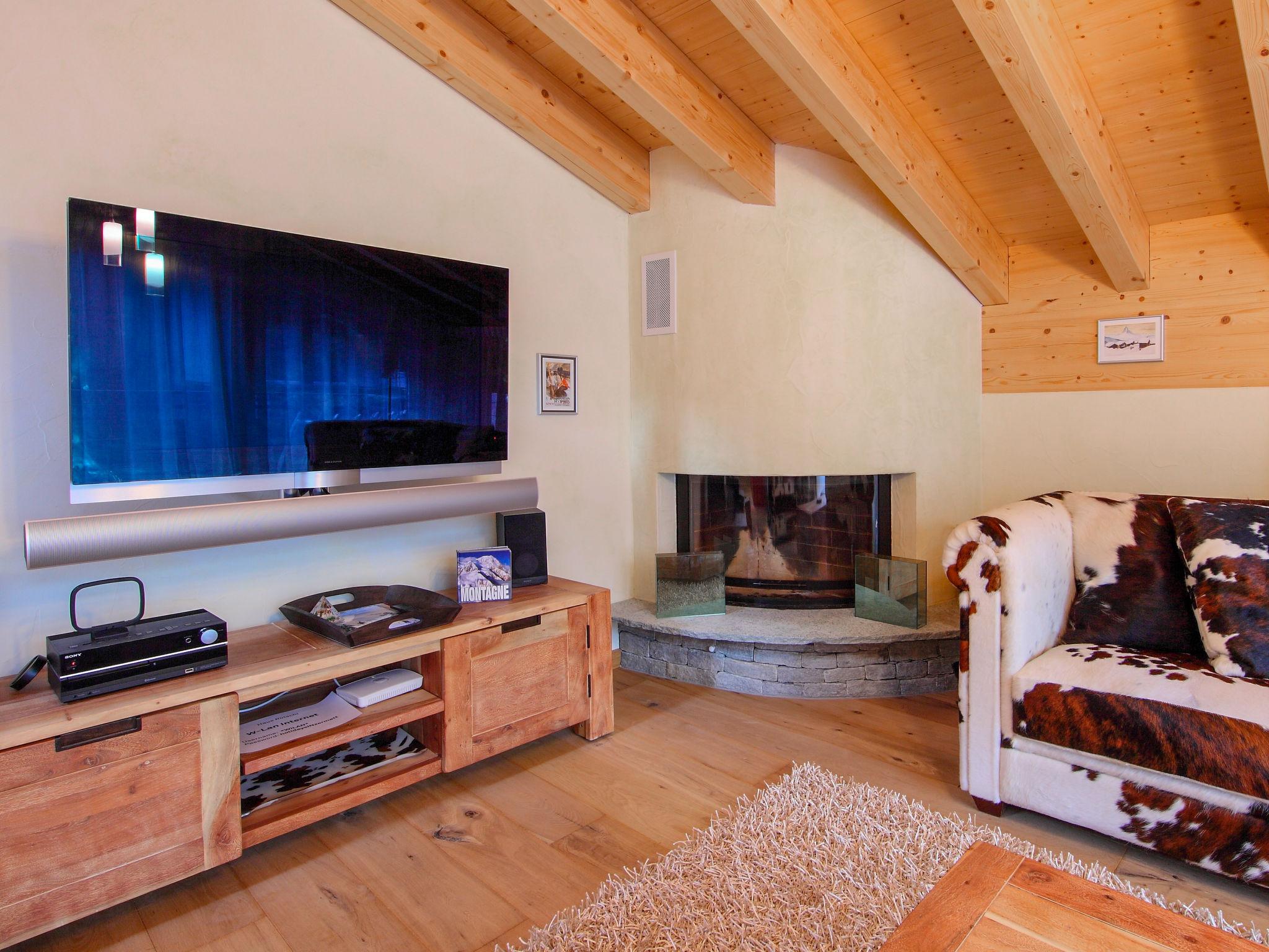 Photo 3 - 3 bedroom Apartment in Zermatt with sauna and hot tub