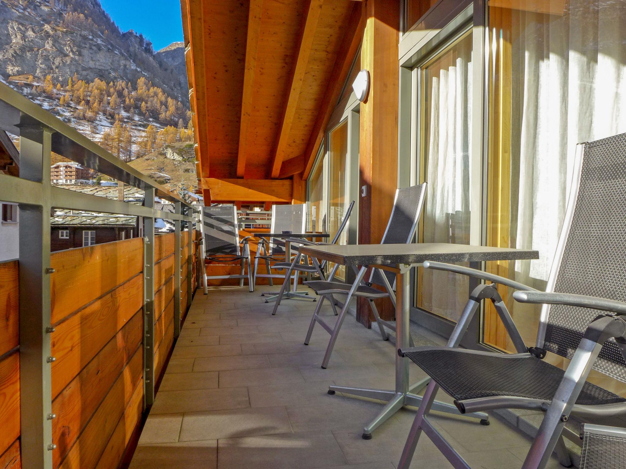 Foto 15 - Apartamento de 3 quartos em Zermatt com sauna e vista para a montanha