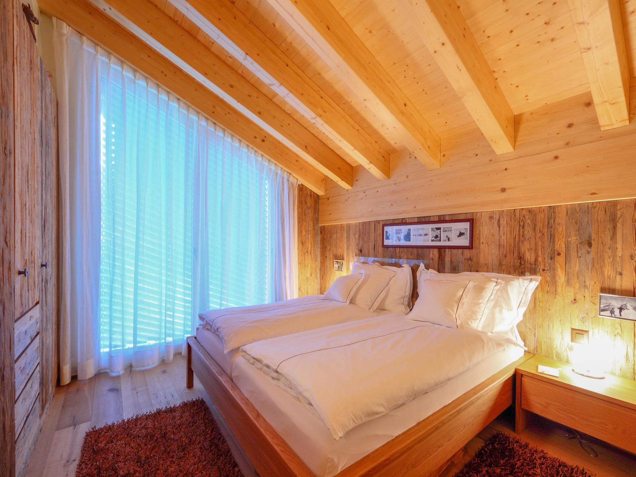 Foto 14 - Appartamento con 3 camere da letto a Zermatt con sauna e vasca idromassaggio