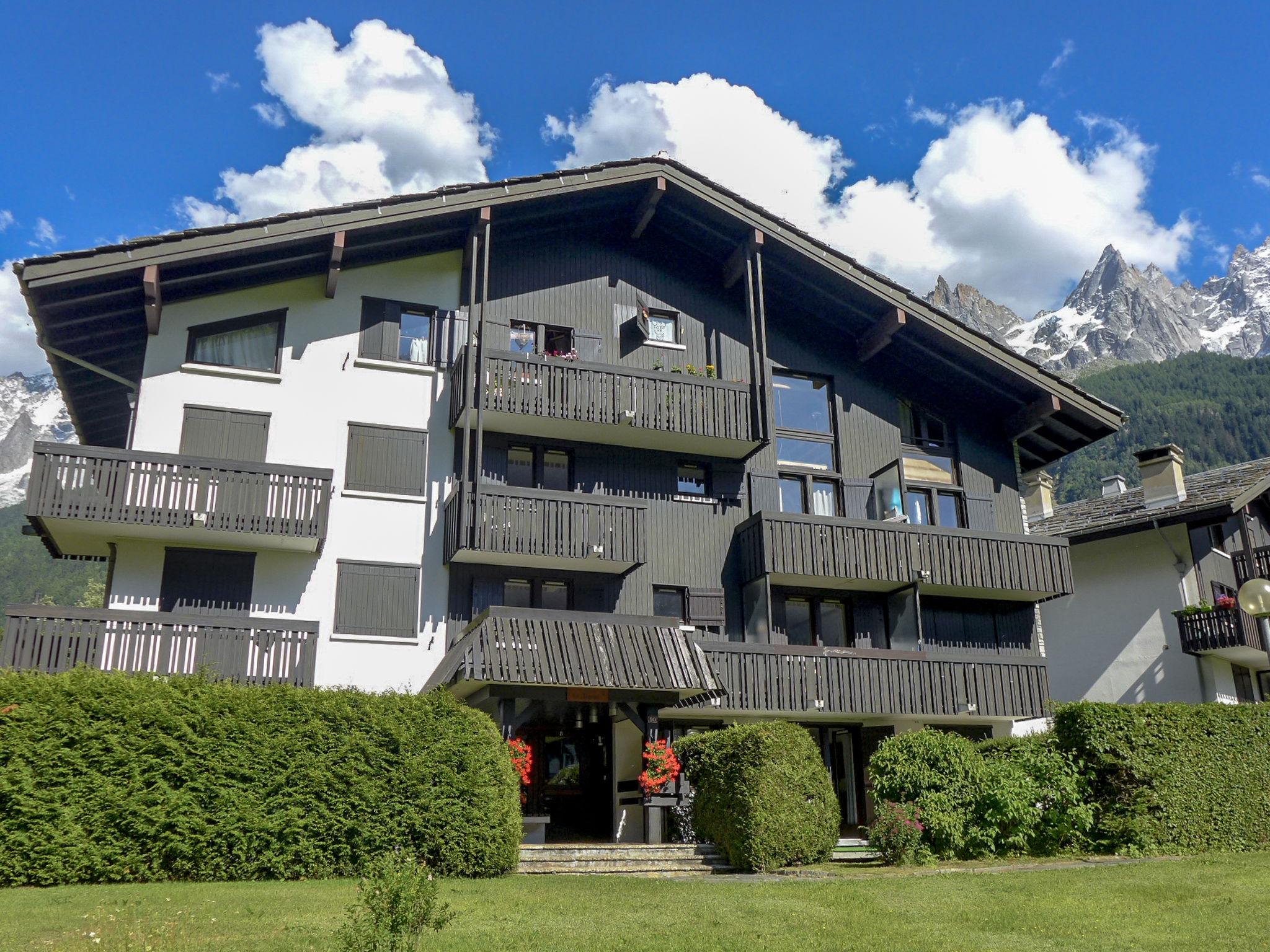 Photo 1 - Apartment in Chamonix-Mont-Blanc with garden and mountain view