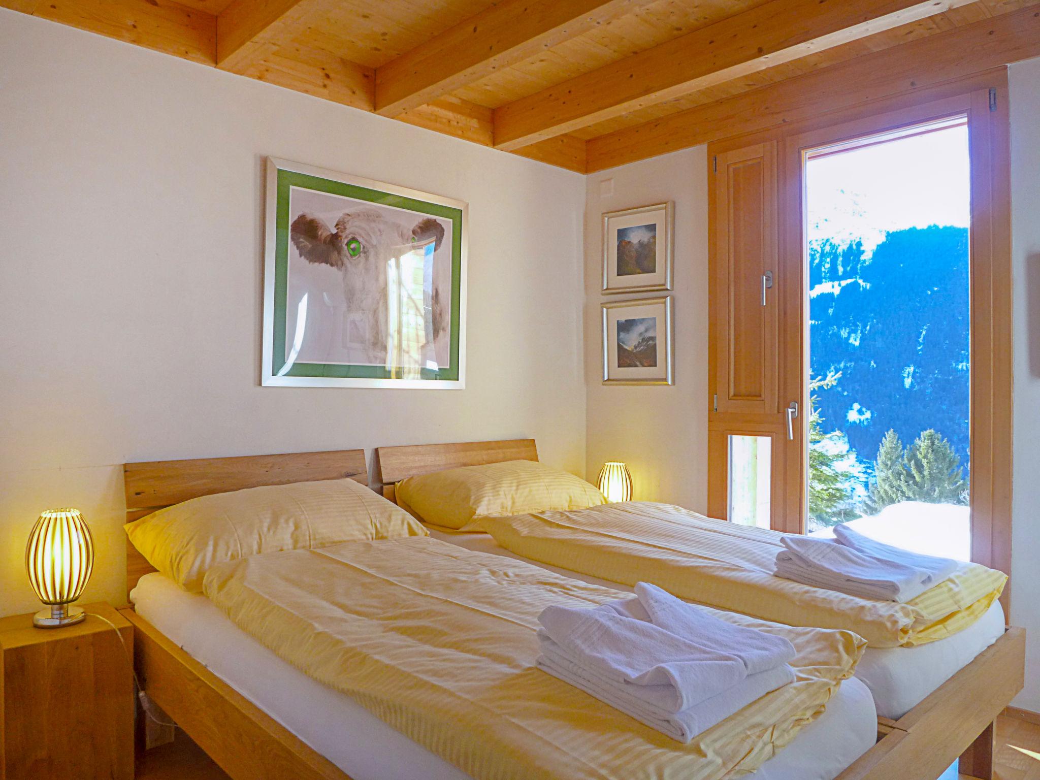 Foto 3 - Appartamento con 3 camere da letto a Lauterbrunnen con terrazza e vista sulle montagne