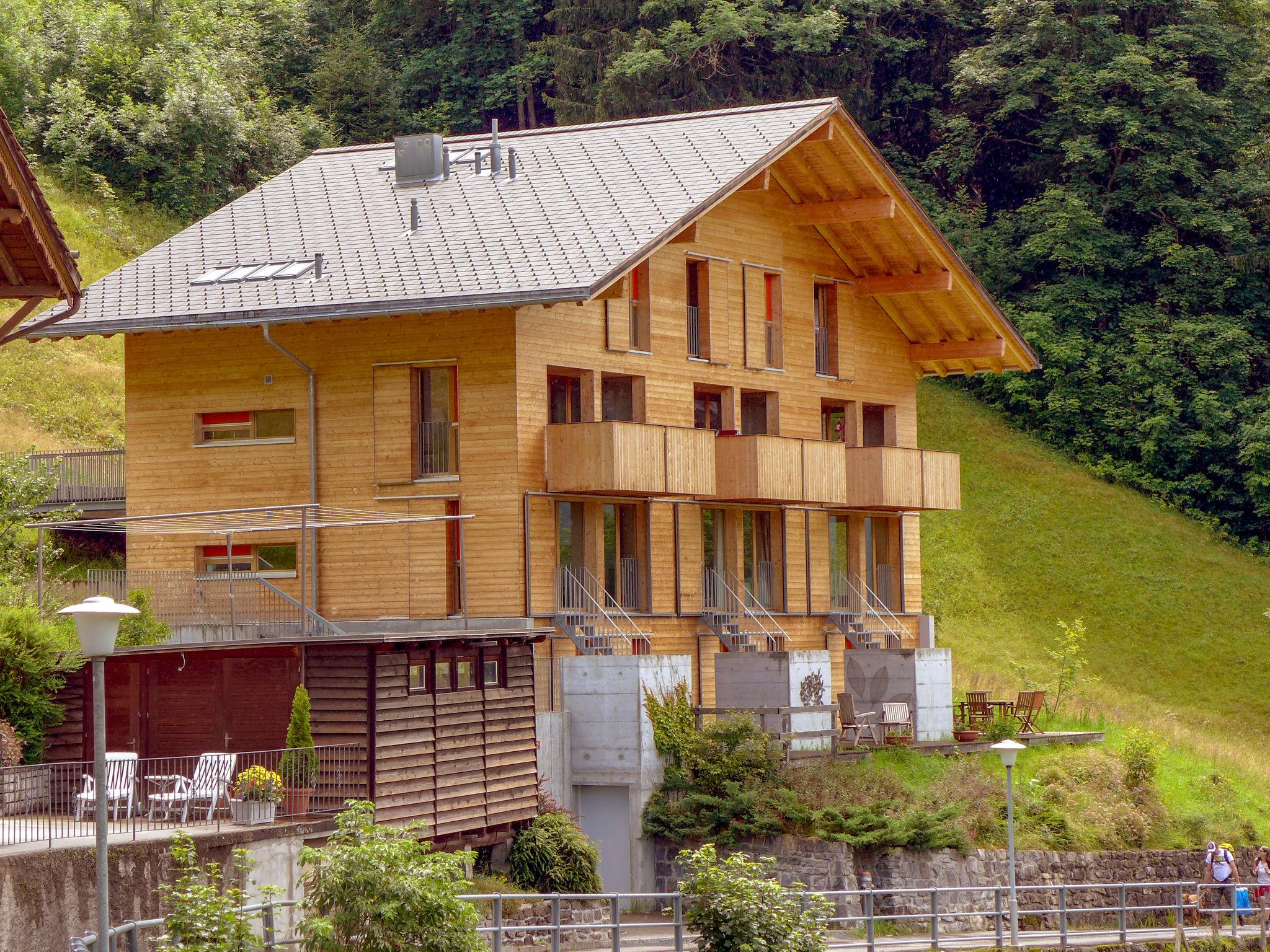 Foto 15 - Apartamento de 3 habitaciones en Lauterbrunnen con terraza y vistas a la montaña