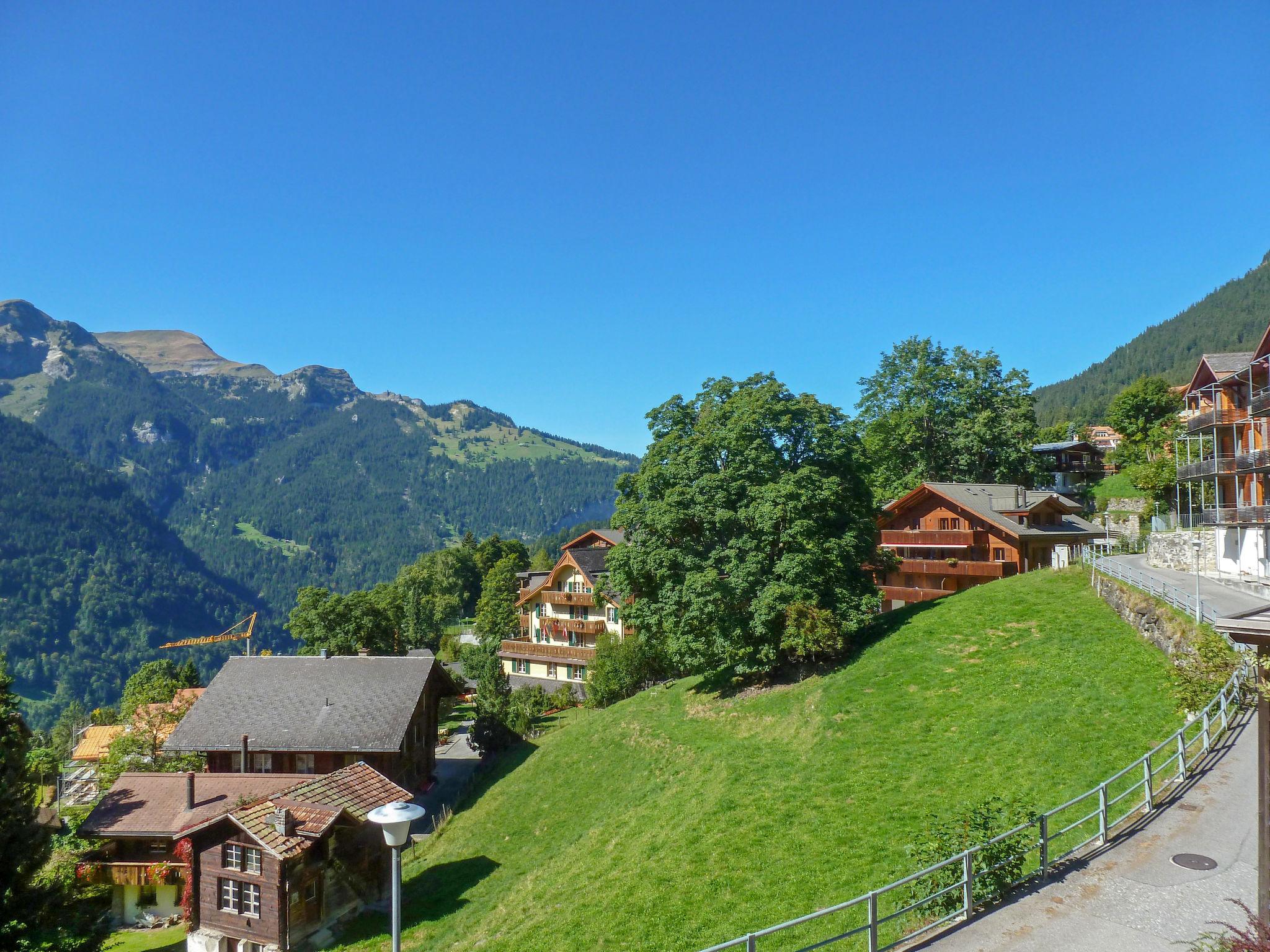 Foto 10 - Appartamento con 3 camere da letto a Lauterbrunnen con terrazza