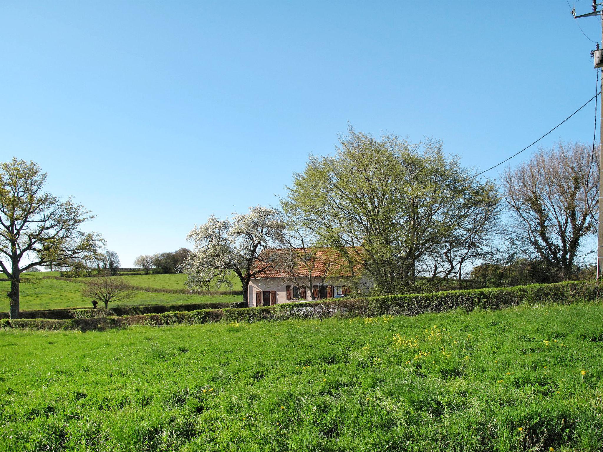 Foto 6 - Haus mit 3 Schlafzimmern in Ternant mit privater pool und garten