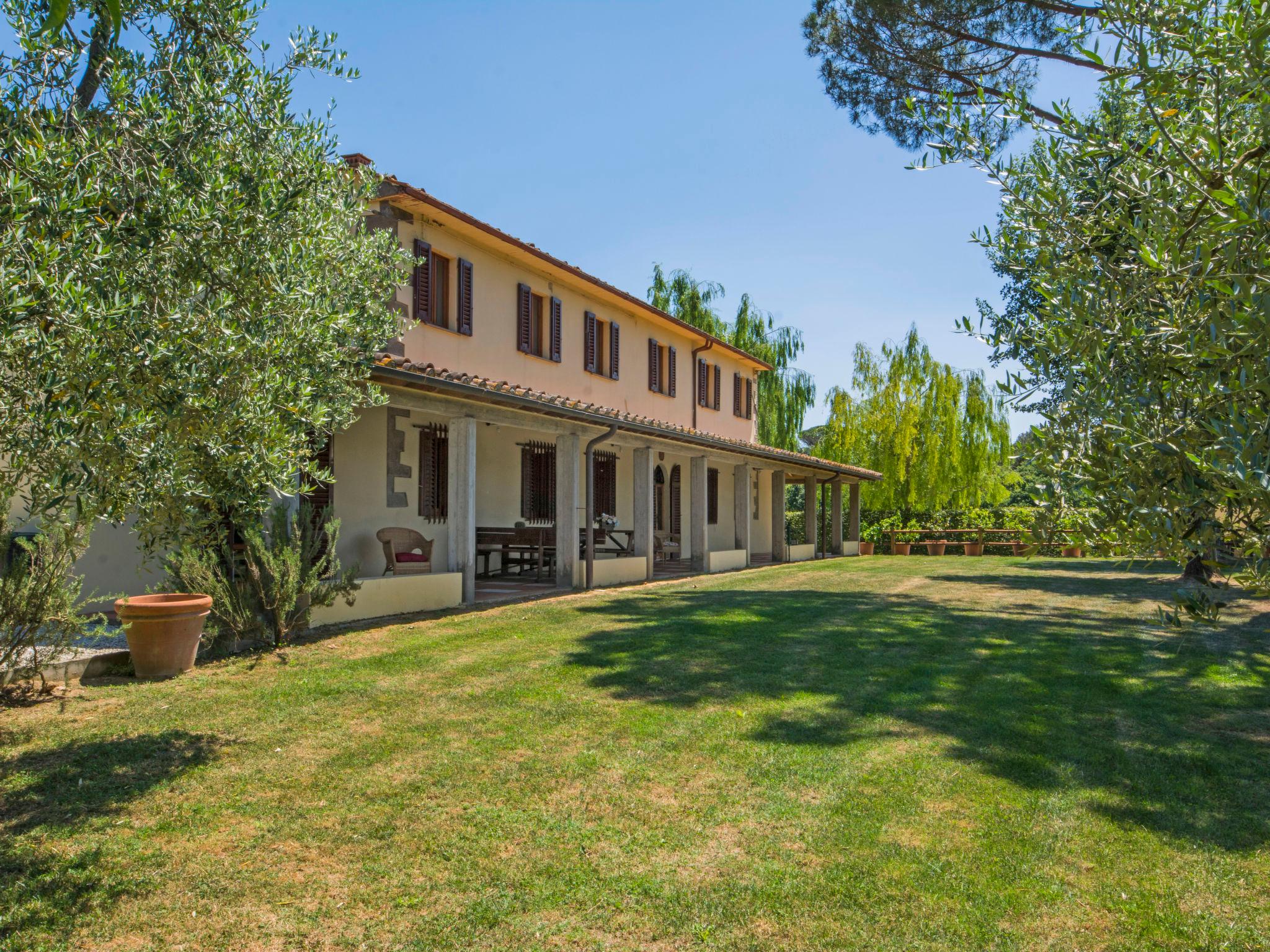 Photo 46 - 7 bedroom House in Lamporecchio with private pool and garden