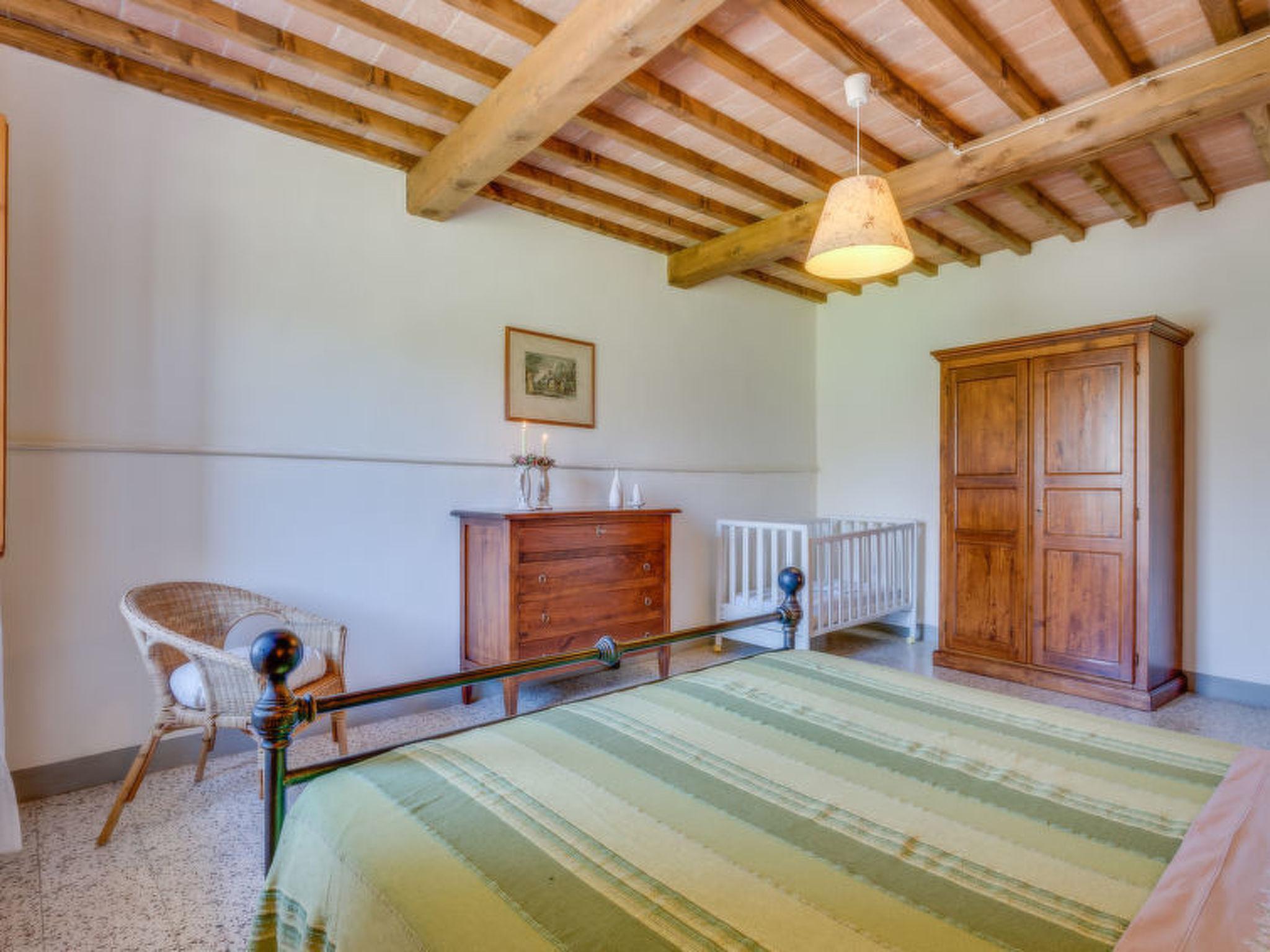 Photo 22 - 9 bedroom House in Lamporecchio with private pool and garden