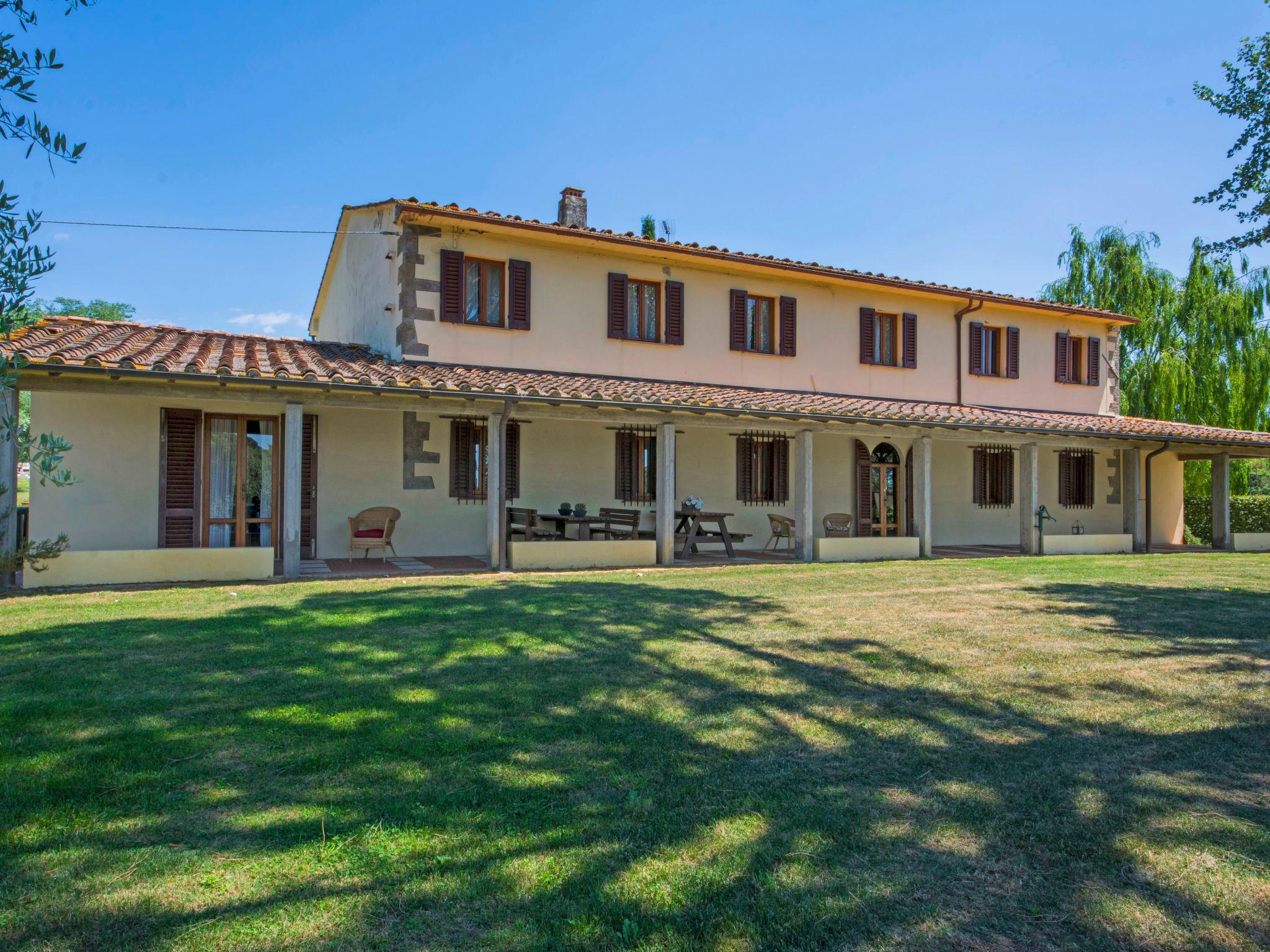 Photo 7 - 9 bedroom House in Lamporecchio with private pool and garden