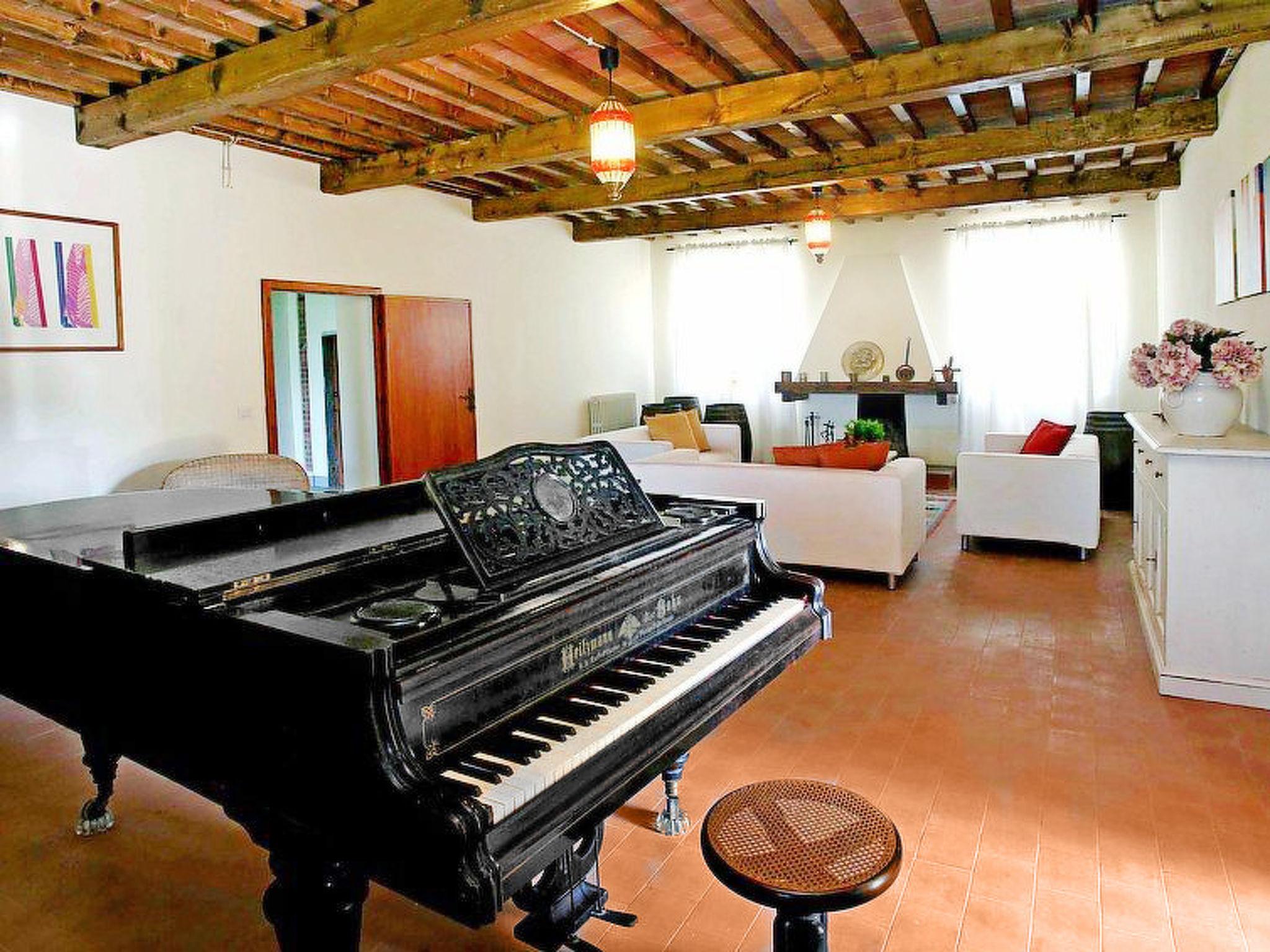 Photo 8 - 9 bedroom House in Lamporecchio with private pool and garden