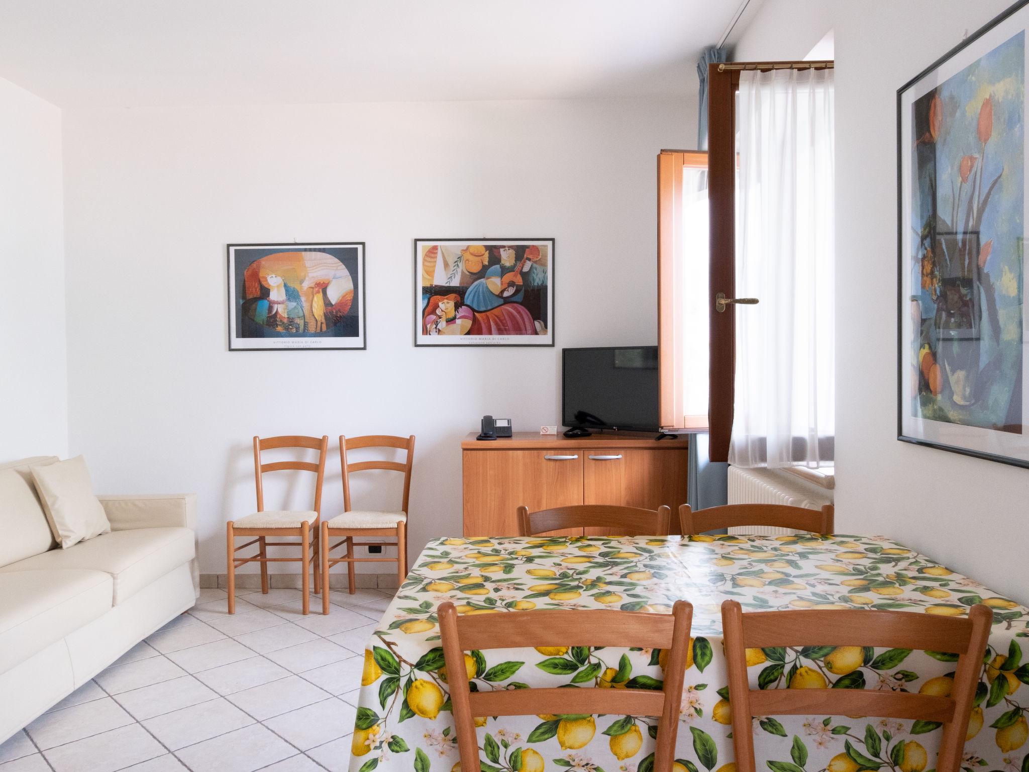 Foto 5 - Apartamento de 2 quartos em Brenzone sul Garda com terraço e vista para a montanha