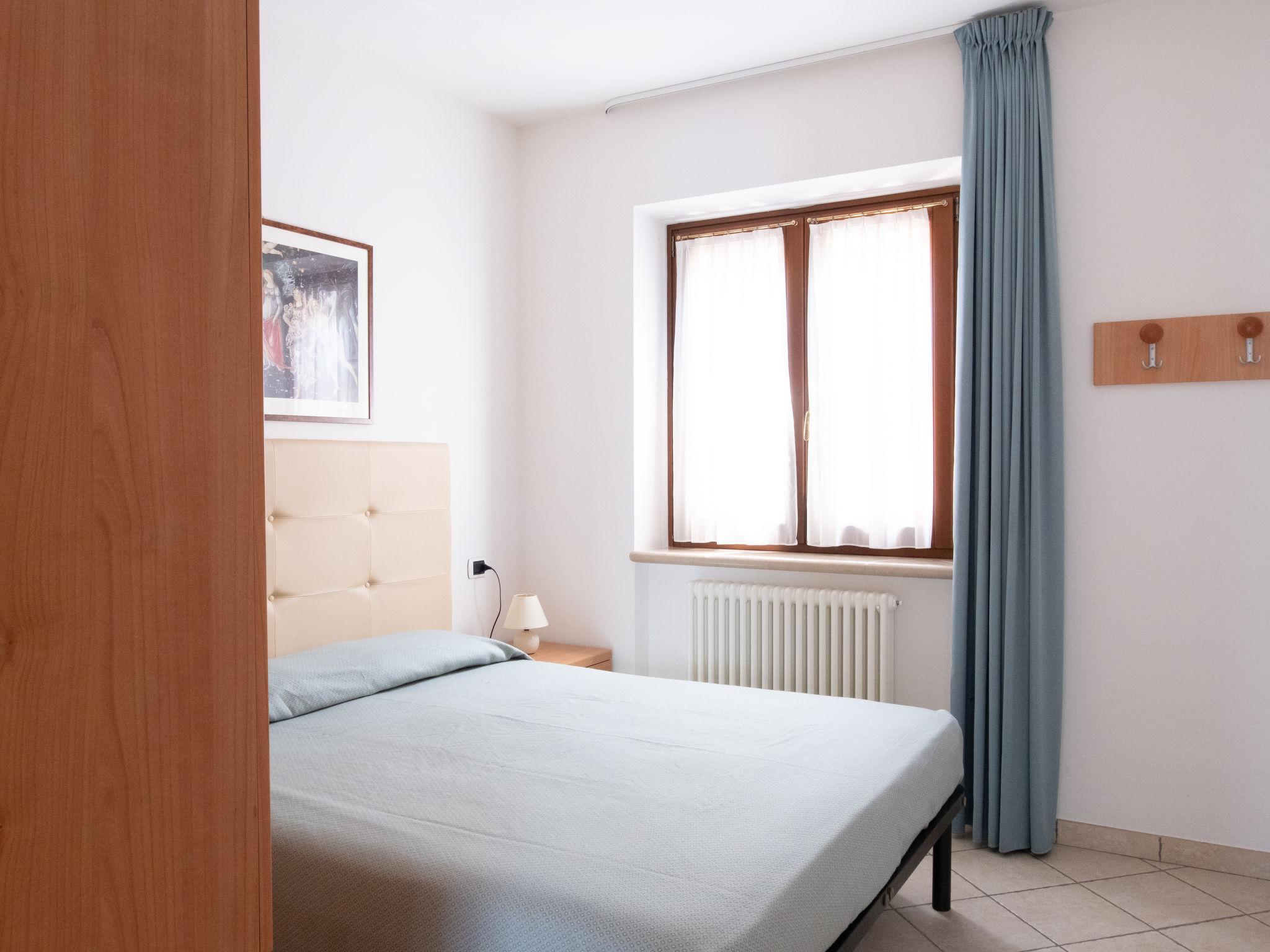 Foto 9 - Apartment mit 2 Schlafzimmern in Brenzone sul Garda mit terrasse und blick auf die berge