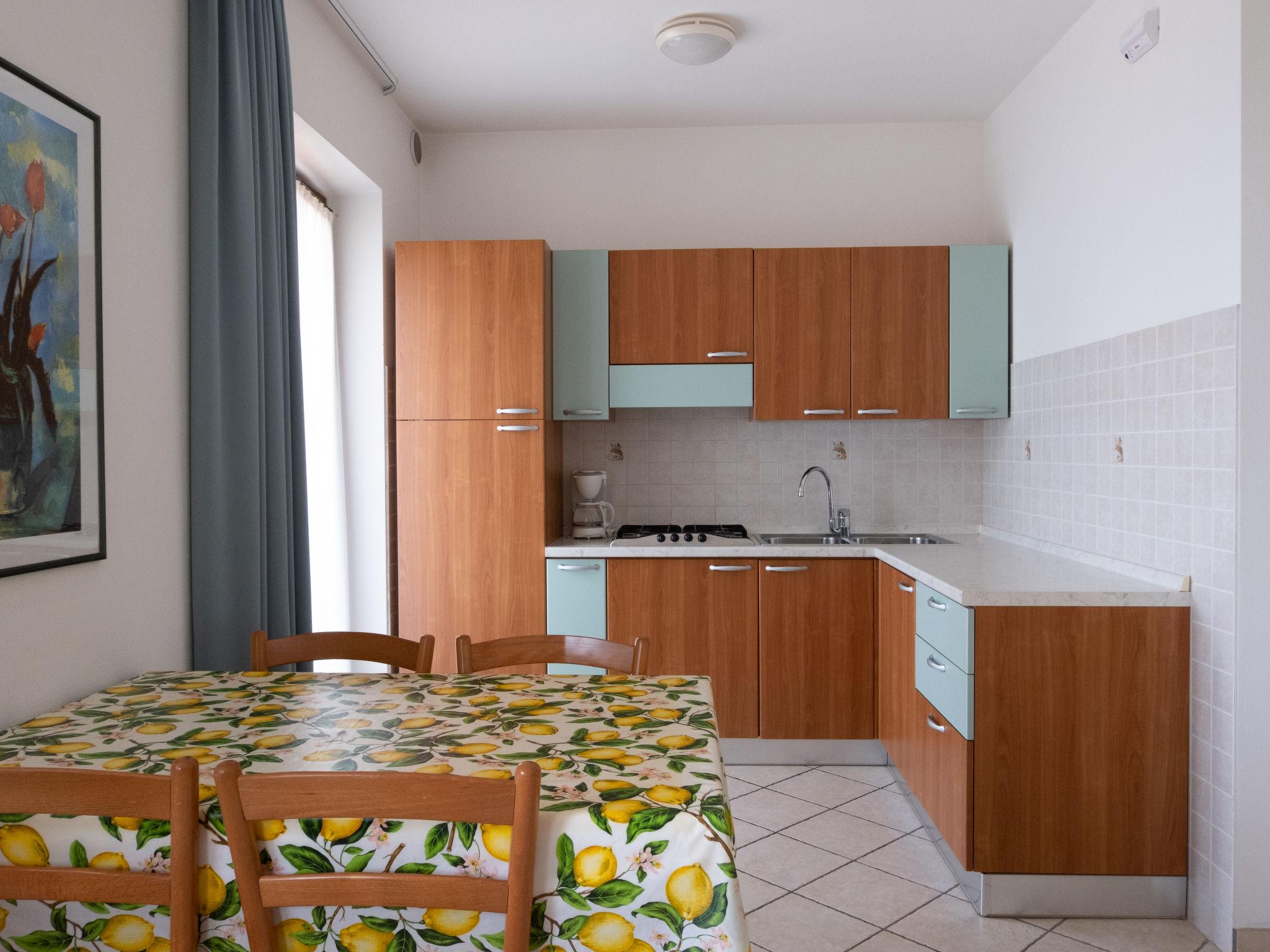 Foto 6 - Apartamento de 2 habitaciones en Brenzone sul Garda con jardín y terraza