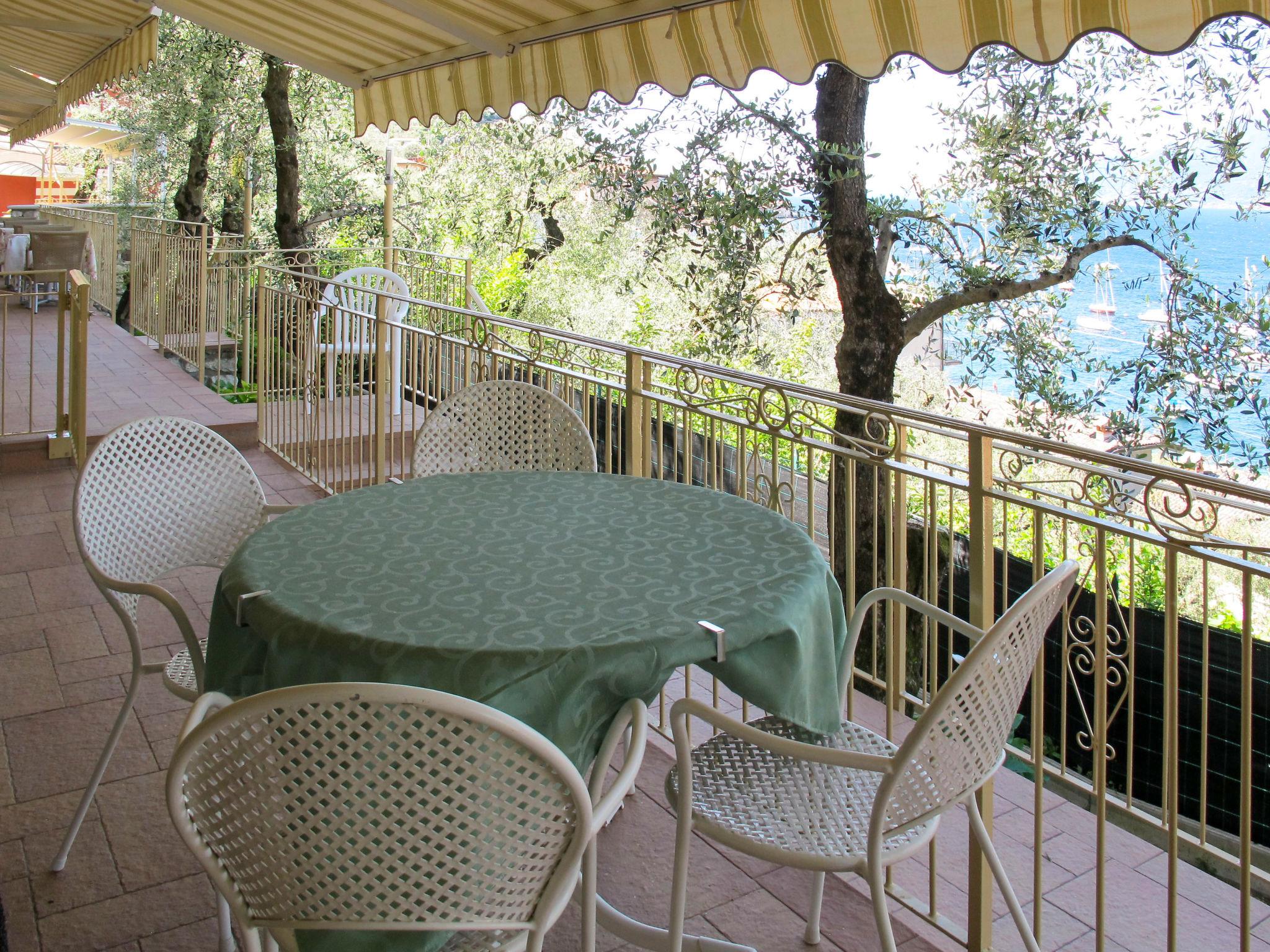 Foto 16 - Appartamento con 2 camere da letto a Brenzone sul Garda con giardino e terrazza