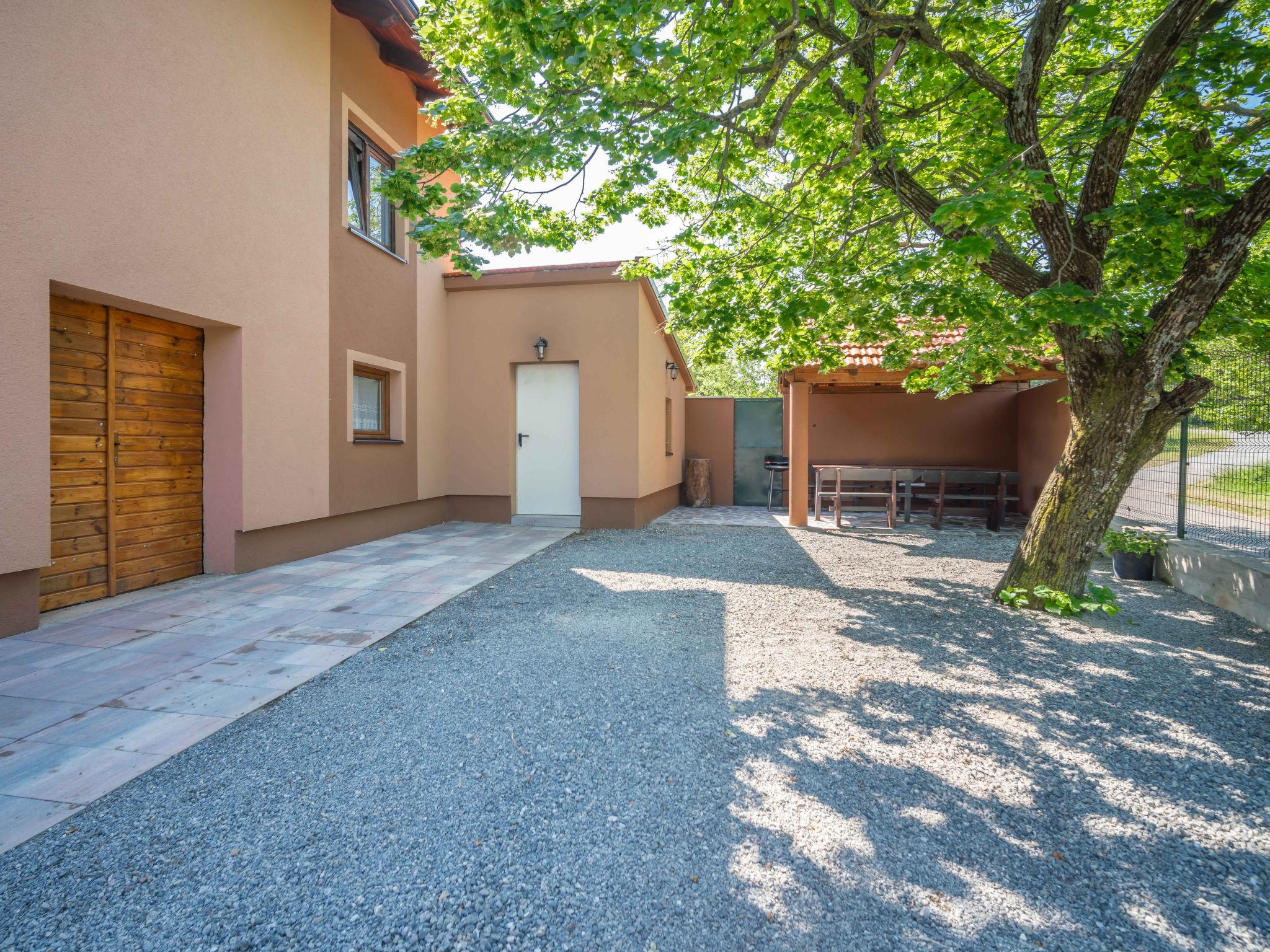 Foto 16 - Casa con 2 camere da letto a Senj con piscina privata e terrazza