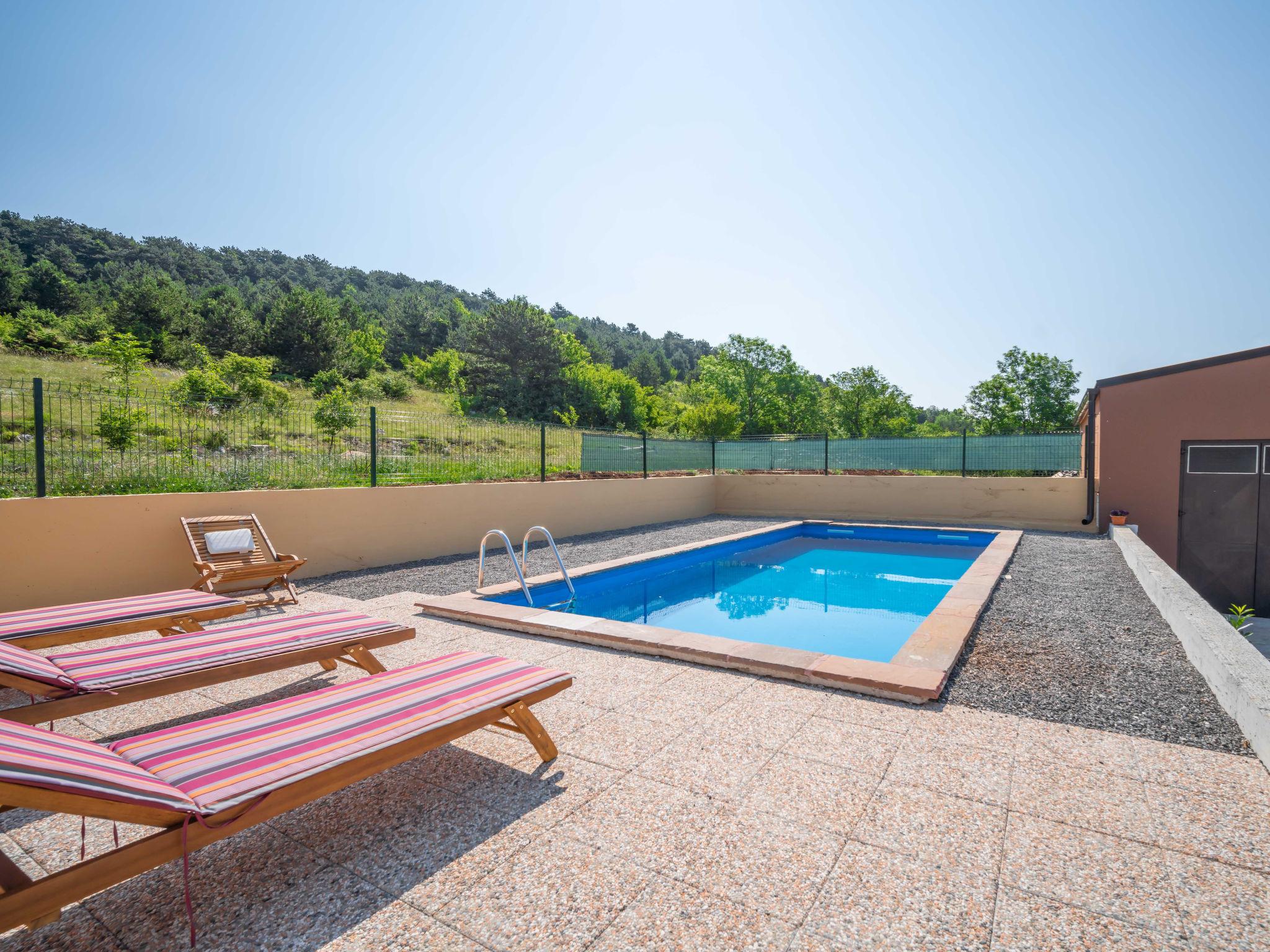 Foto 11 - Casa con 2 camere da letto a Senj con piscina privata e vista mare